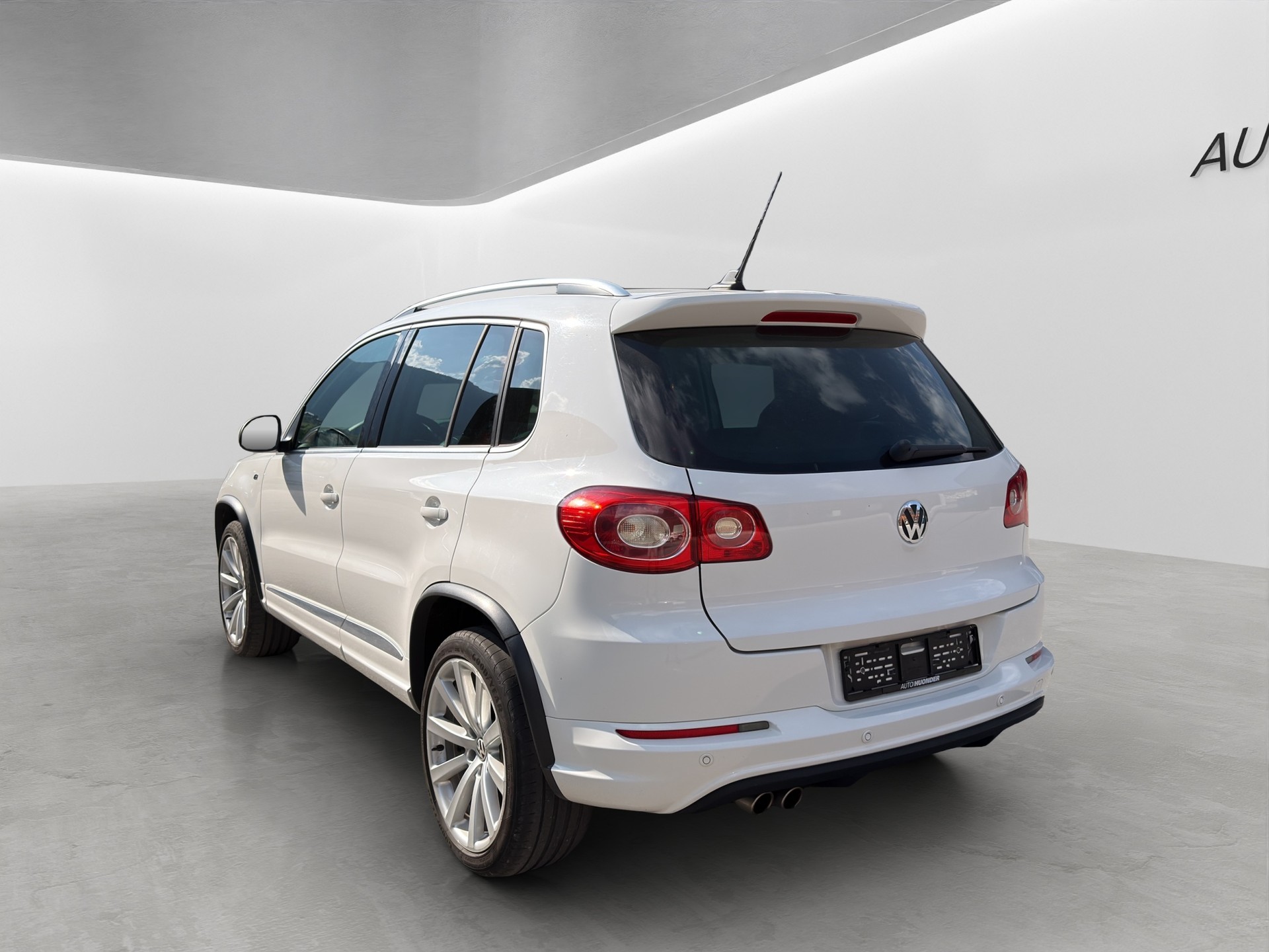 VW Tiguan 2.0 TDI Sport&Style-showroom-element-3
