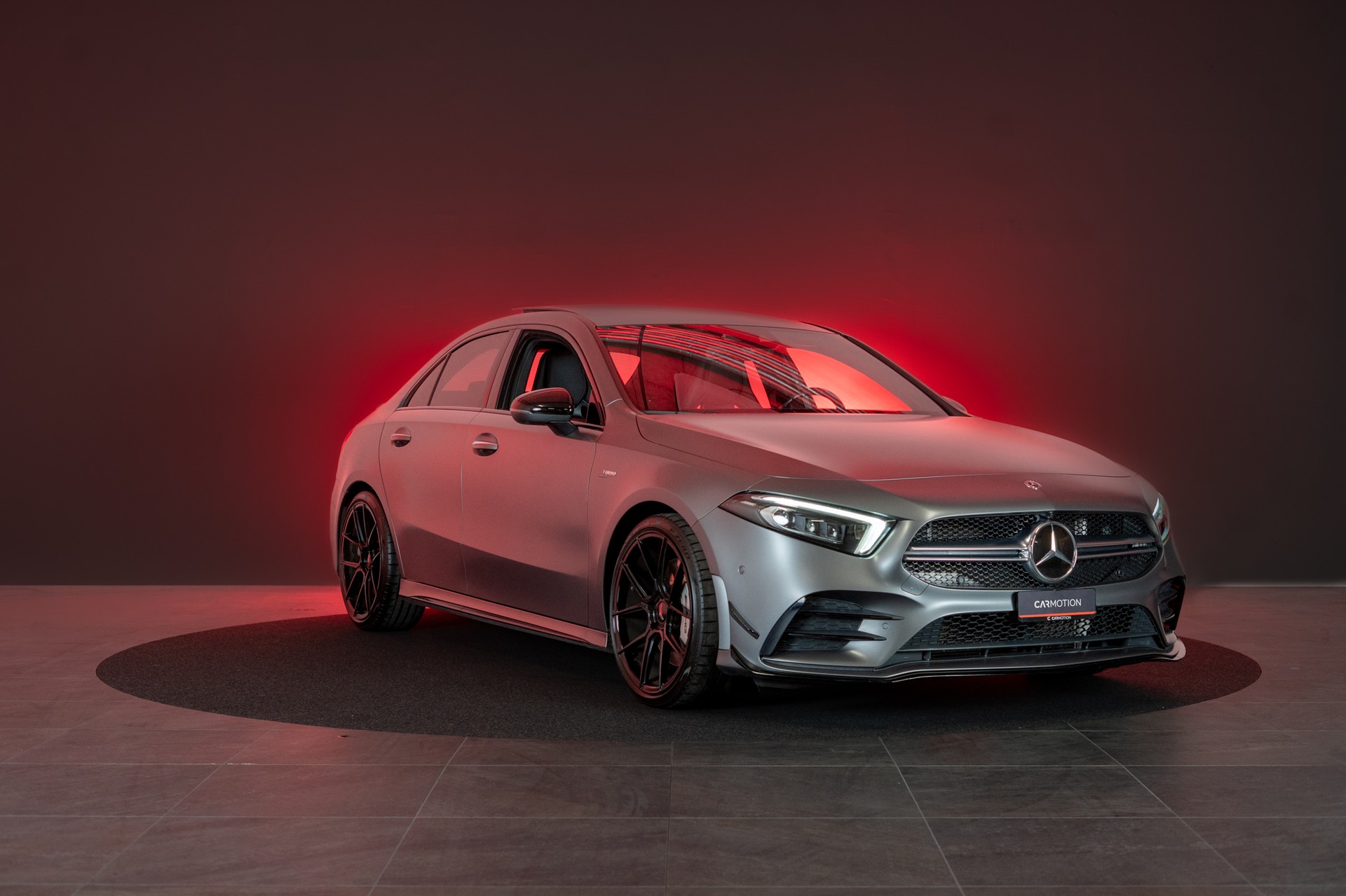 MERCEDES-BENZ A 35 AMG 4matic Limousine / CH-Fahrzeug / Panorama / el.Sitze-showroom-element-2