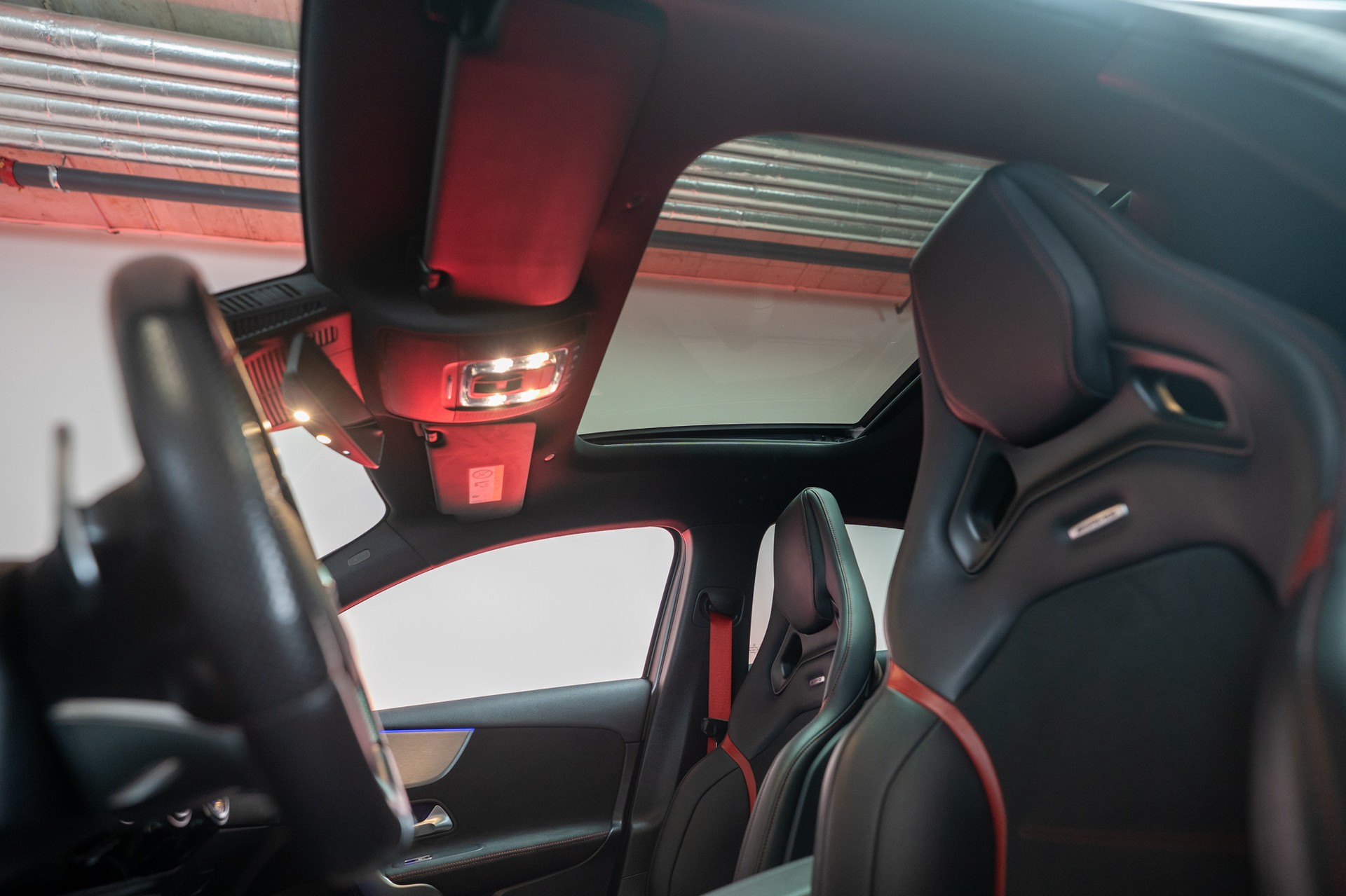 MERCEDES-BENZ A 35 AMG 4matic Limousine / CH-Fahrzeug / Panorama / el.Sitze-image-9