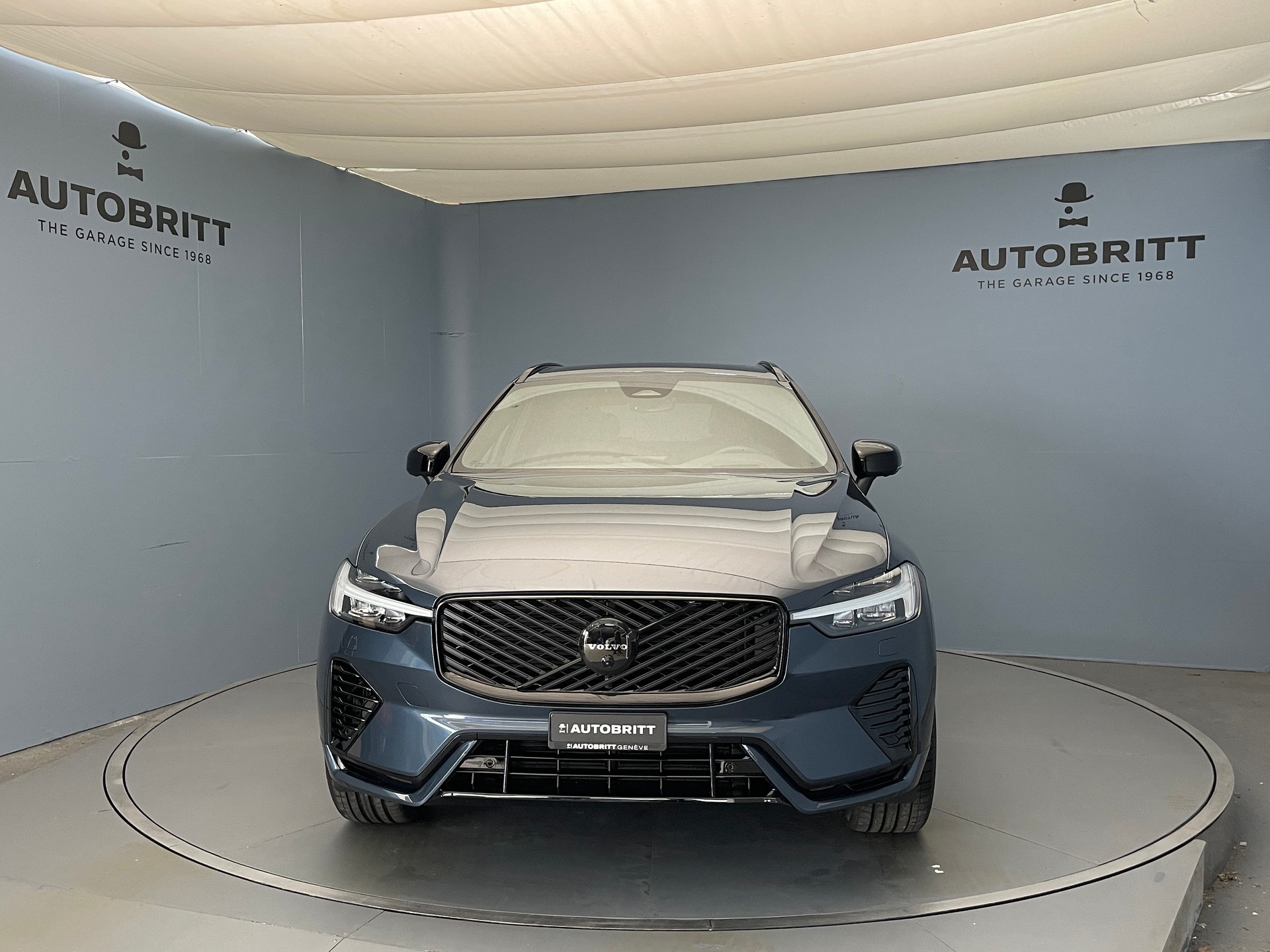 VOLVO XC60 2.0 T6 TE Black Edition eAWD-showroom-element-1