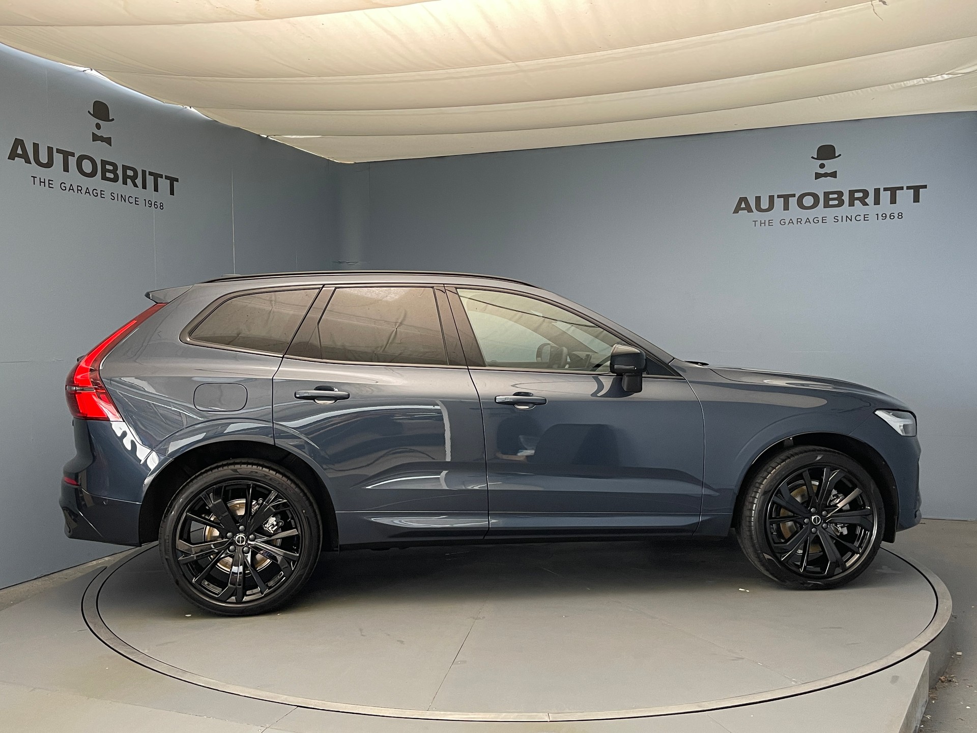 VOLVO XC60 2.0 T6 TE Black Edition eAWD-showroom-element-3