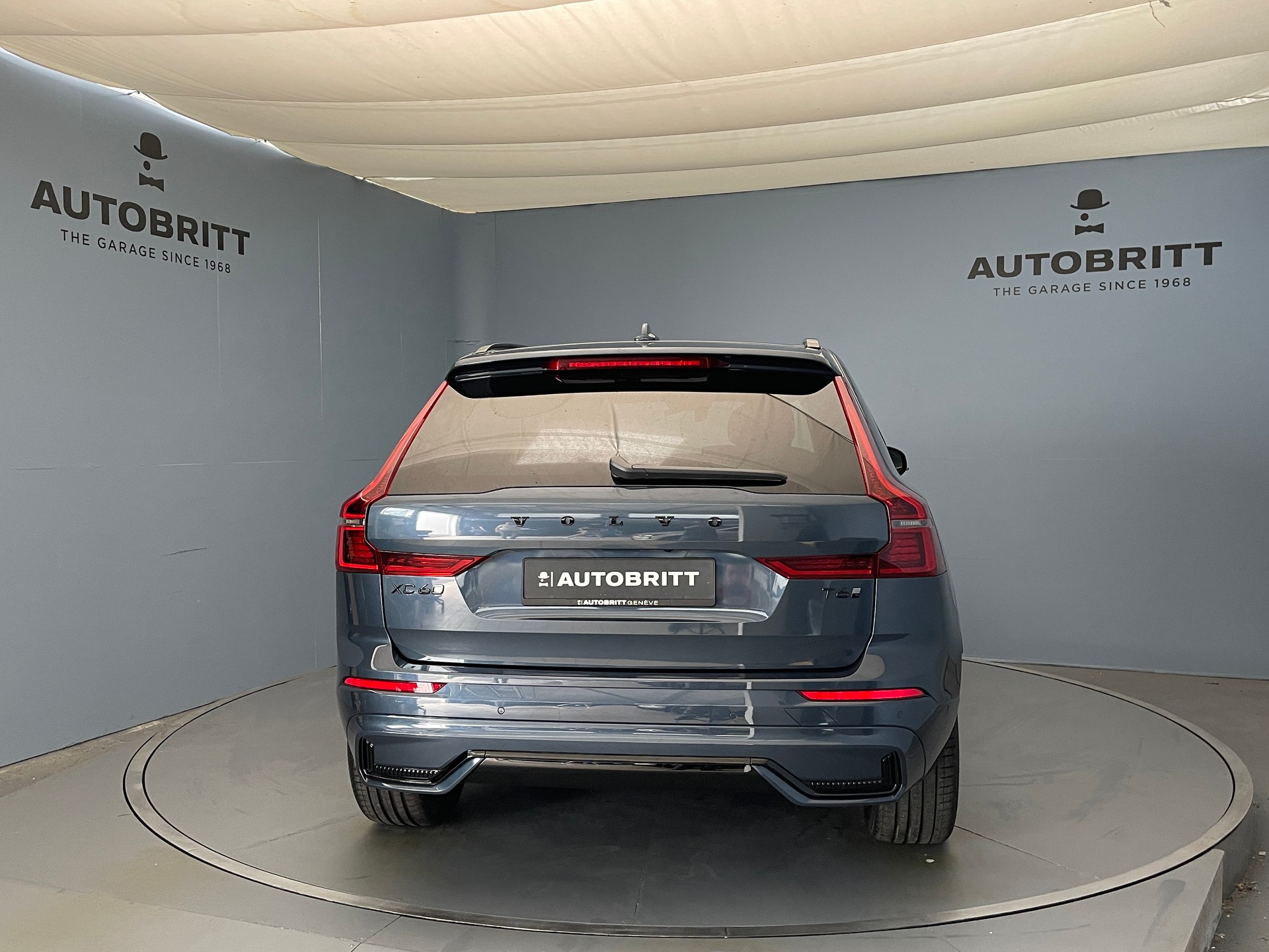 VOLVO XC60 2.0 T6 TE Black Edition eAWD-showroom-element-2