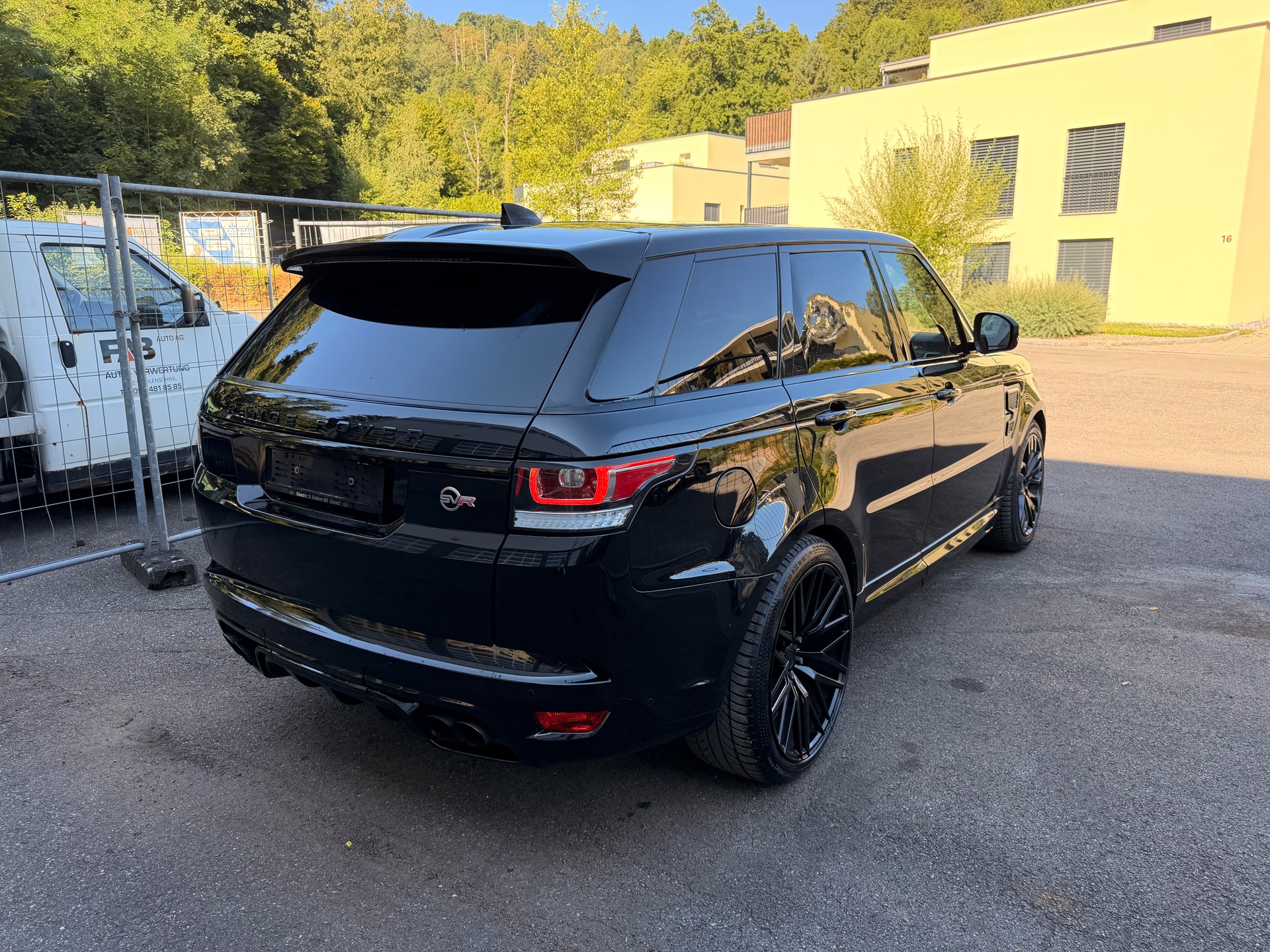 LAND ROVER Range Rover Sport 5.0 V8 SVR-showroom-element-3