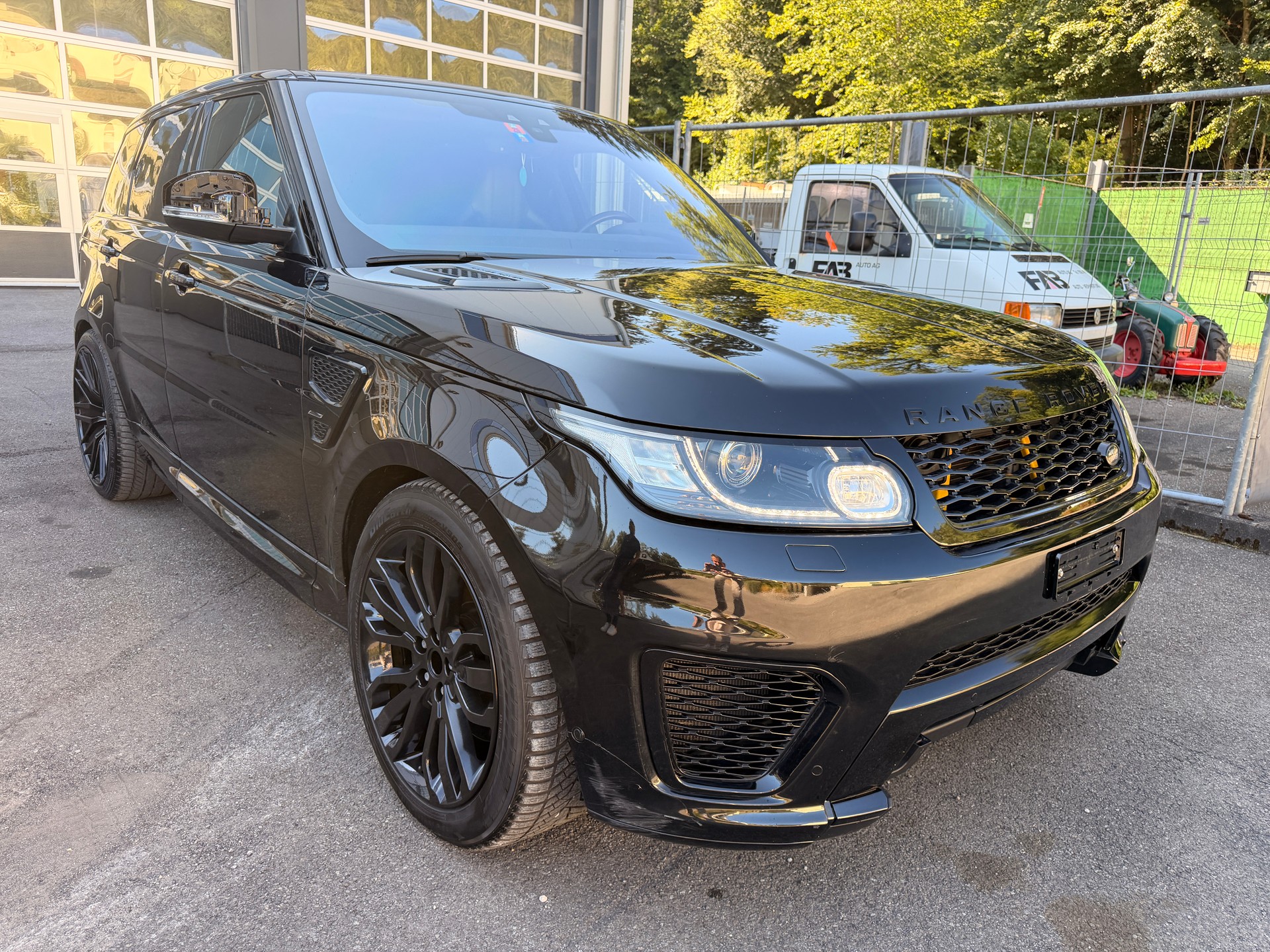 LAND ROVER Range Rover Sport 5.0 V8 SVR-showroom-element-2