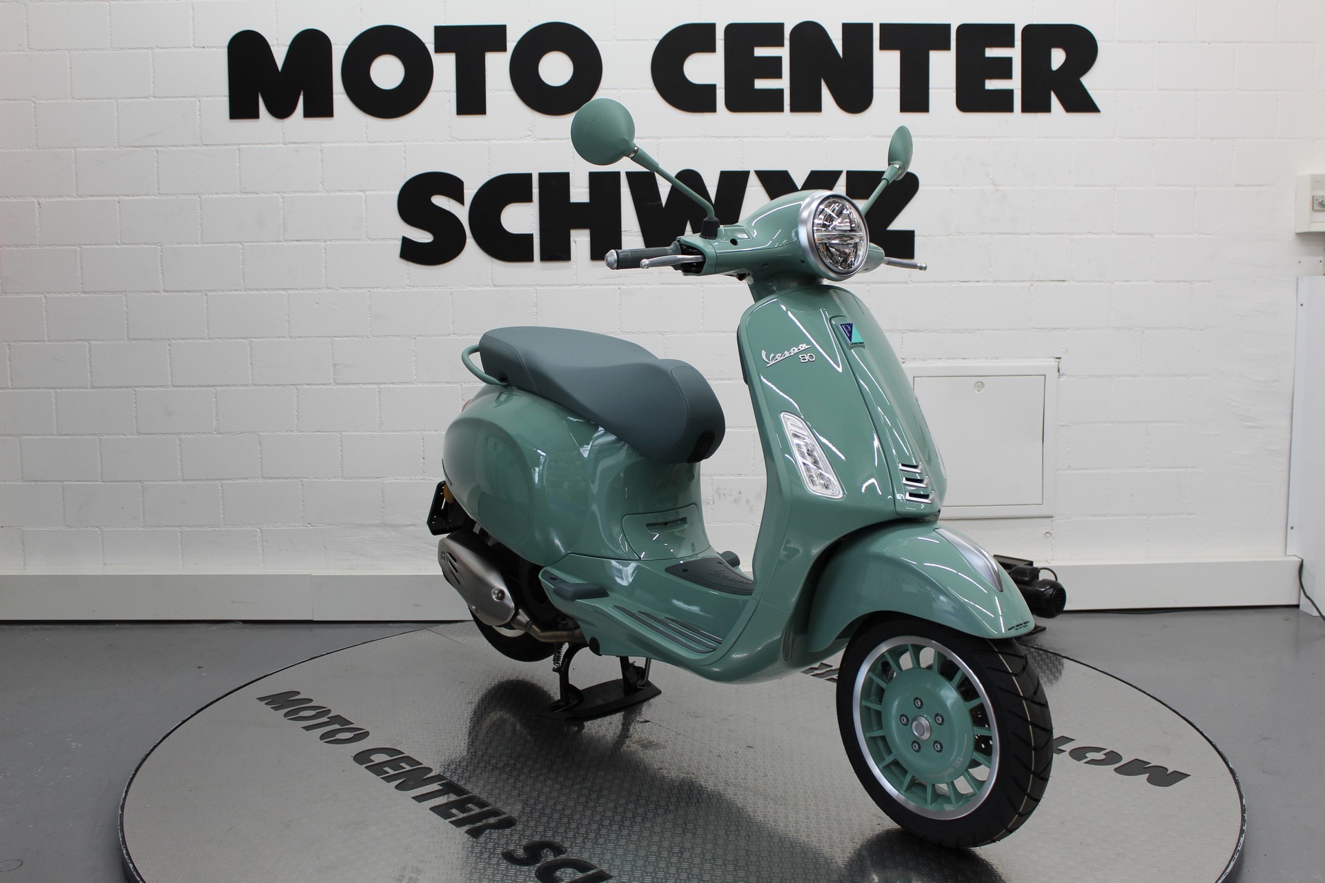 PIAGGIO Vespa Primavera 125 80th anniversary edition-showroom-element-1
