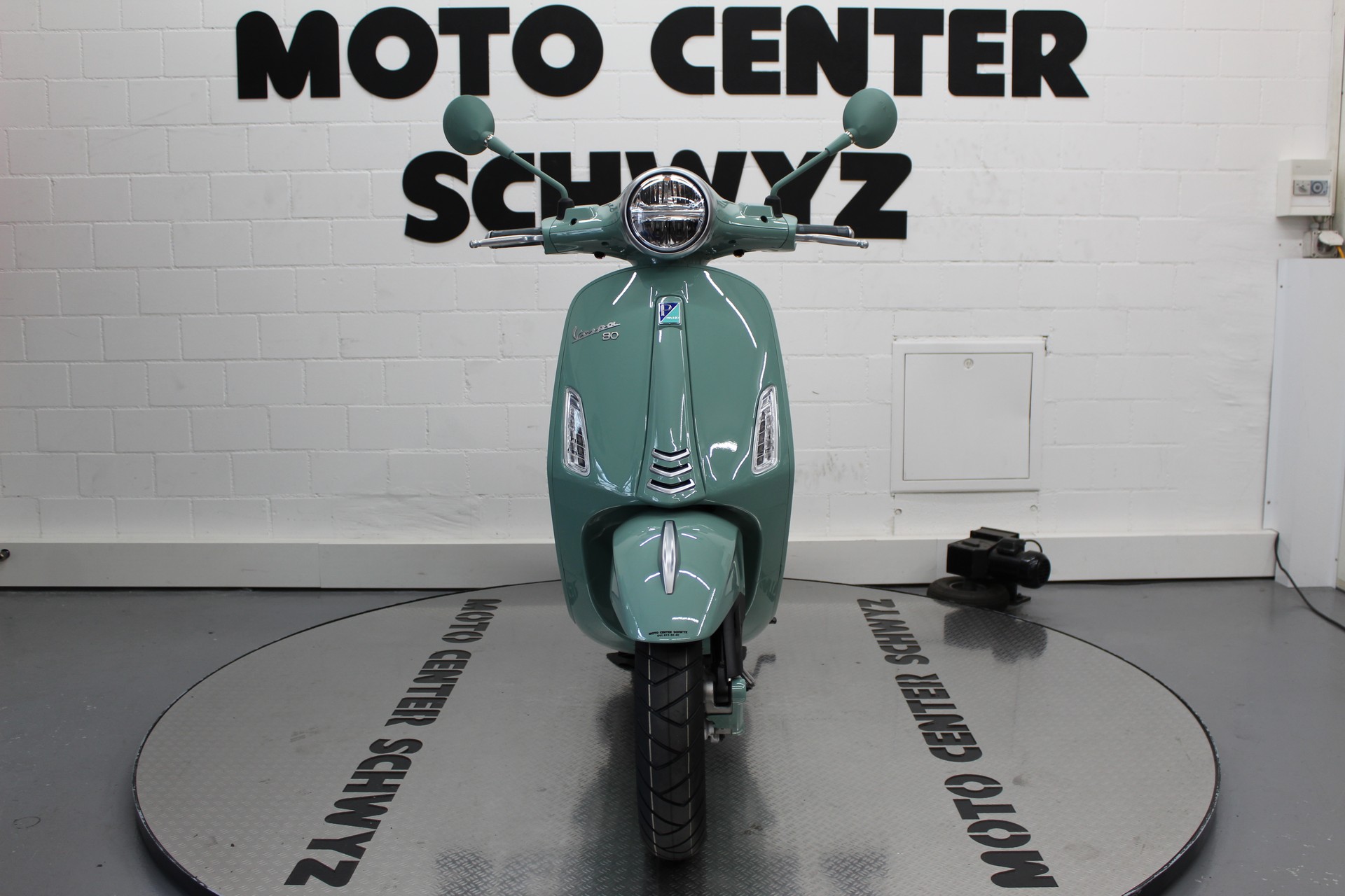 PIAGGIO Vespa Primavera 125 80th anniversary edition-showroom-element-2