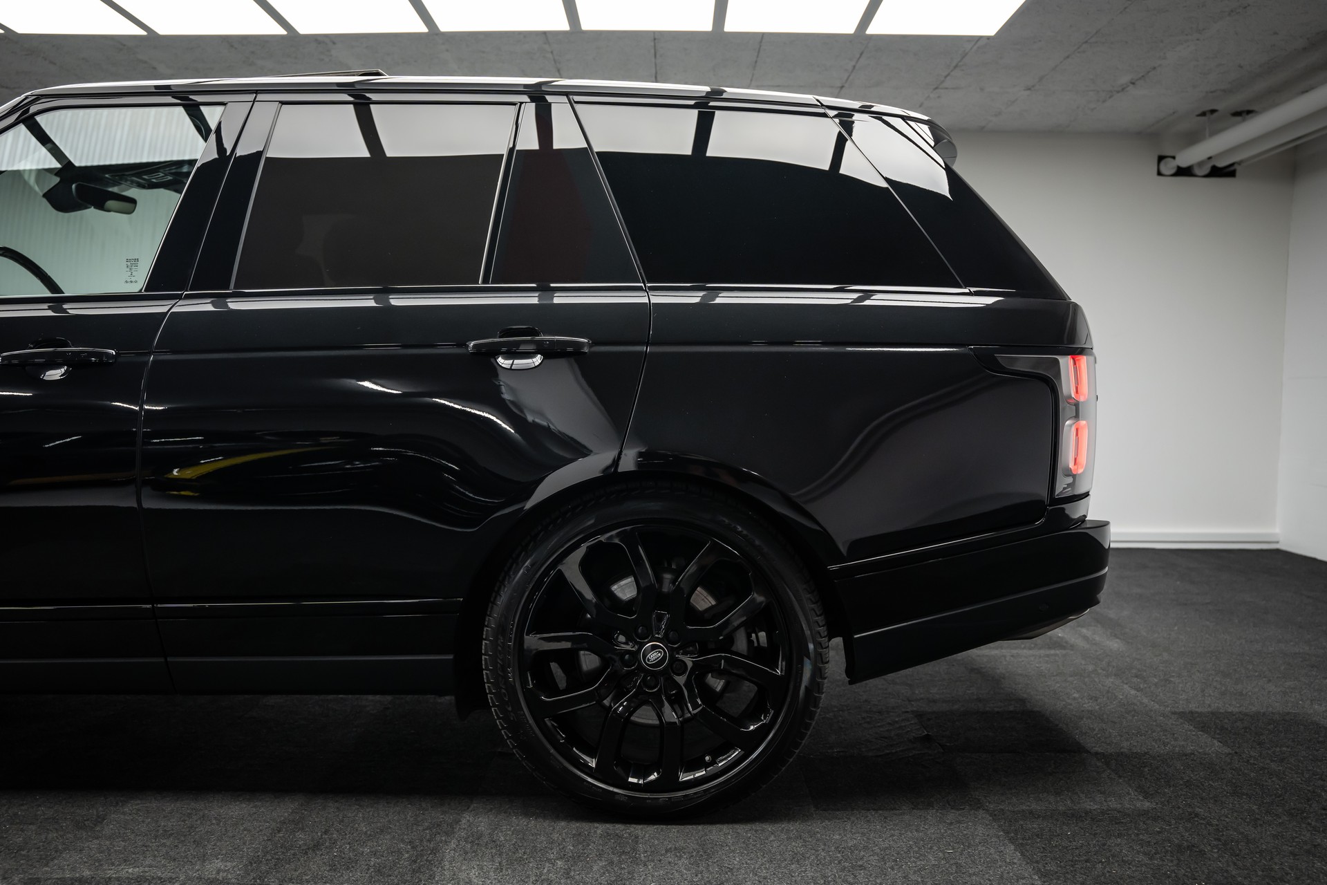 LAND ROVER Range Rover 5.0 V8 S/C * TOP ZUSTAND * TOP AUSSTATTUNG * 22 ZOLL RÄDER * LEASING AB 396.- *-showroom-element-2