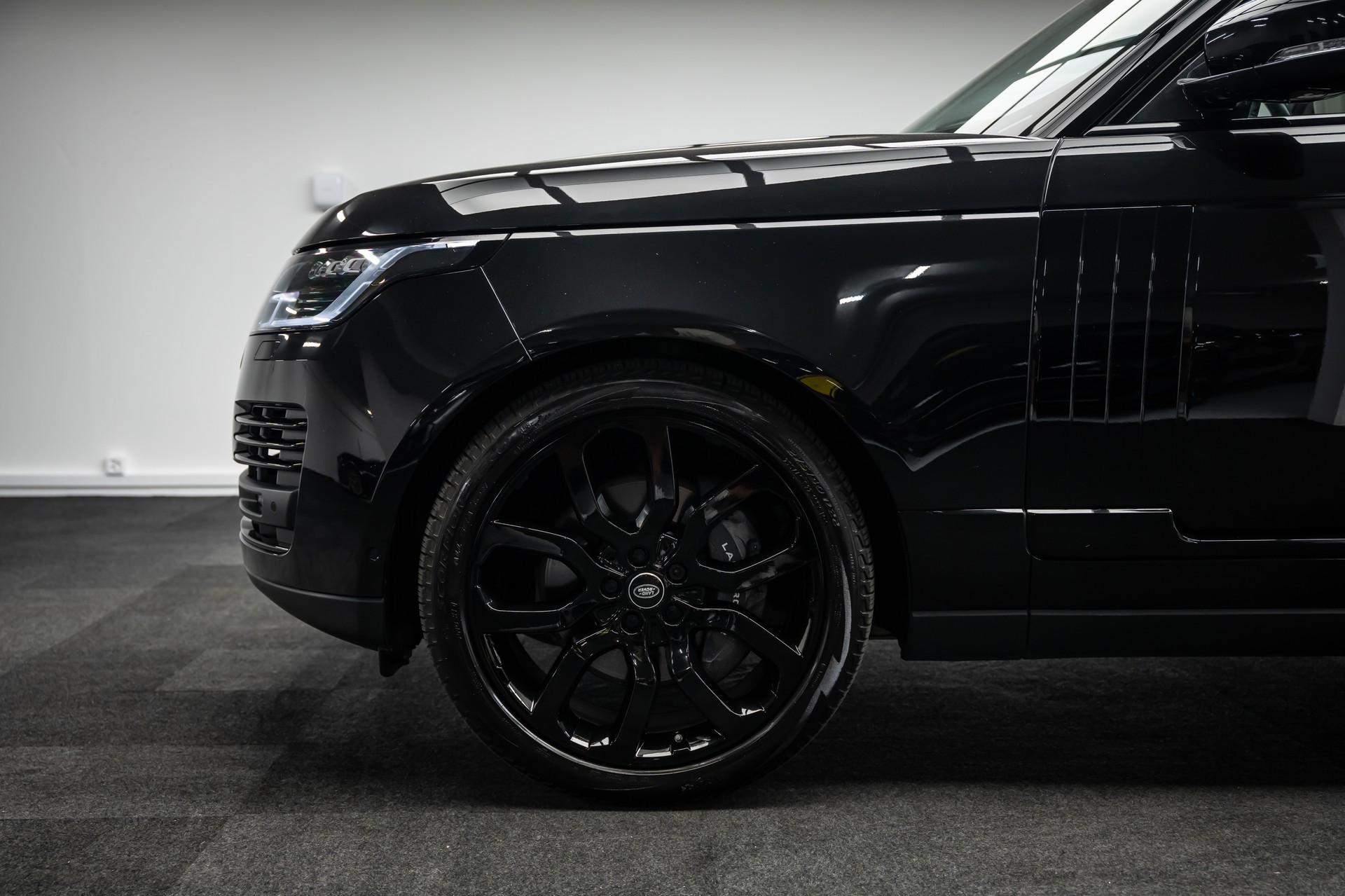 LAND ROVER Range Rover 5.0 V8 S/C * TOP ZUSTAND * TOP AUSSTATTUNG * 22 ZOLL RÄDER * LEASING AB 396.- *-showroom-element-1