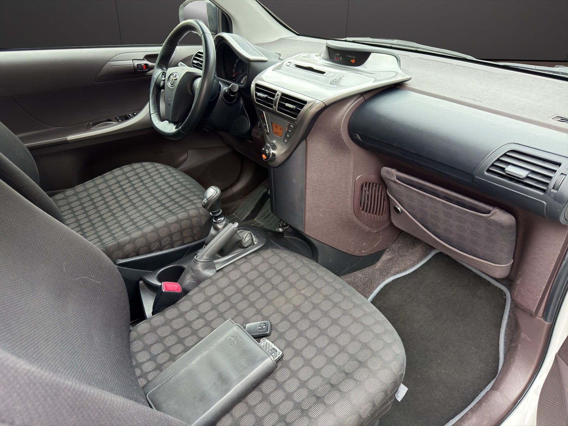 TOYOTA iQ 1.33 Dual VVT-i-image-9