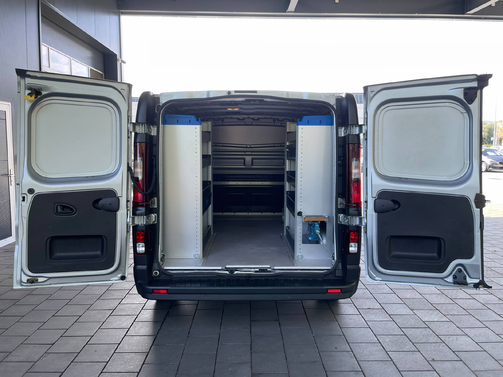 RENAULT Trafic Kaw. 3.0 t L1 H1 2.0 dCi Blue 150 Advance-image-5
