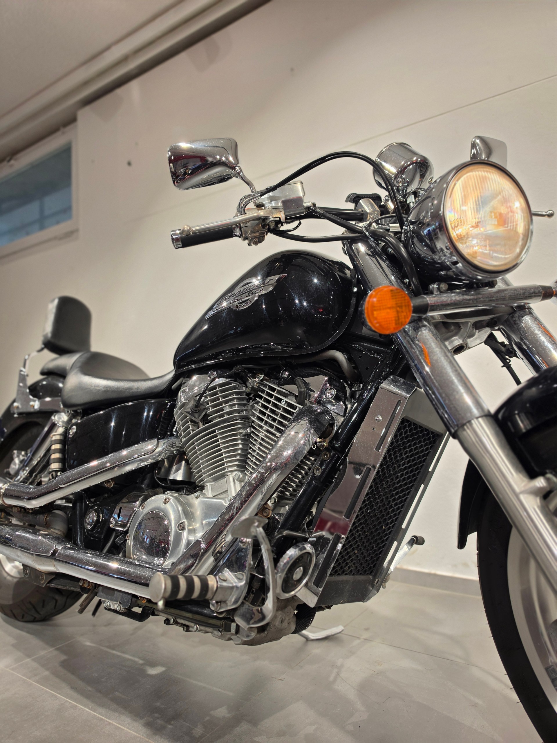HONDA VT 1100 C2 Y Shadow Sabre-image-1