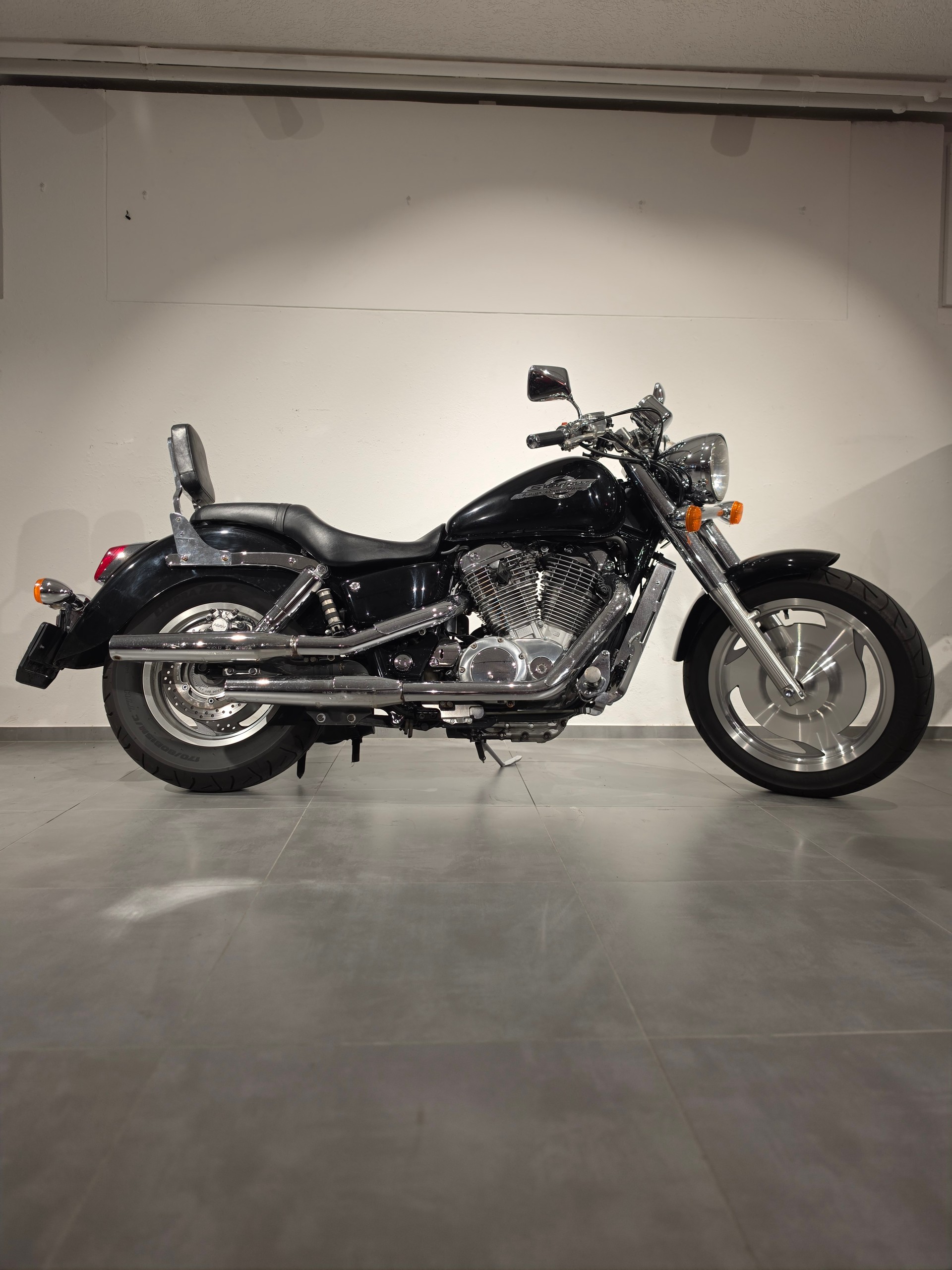 HONDA VT 1100 C2 Y Shadow Sabre-image-0