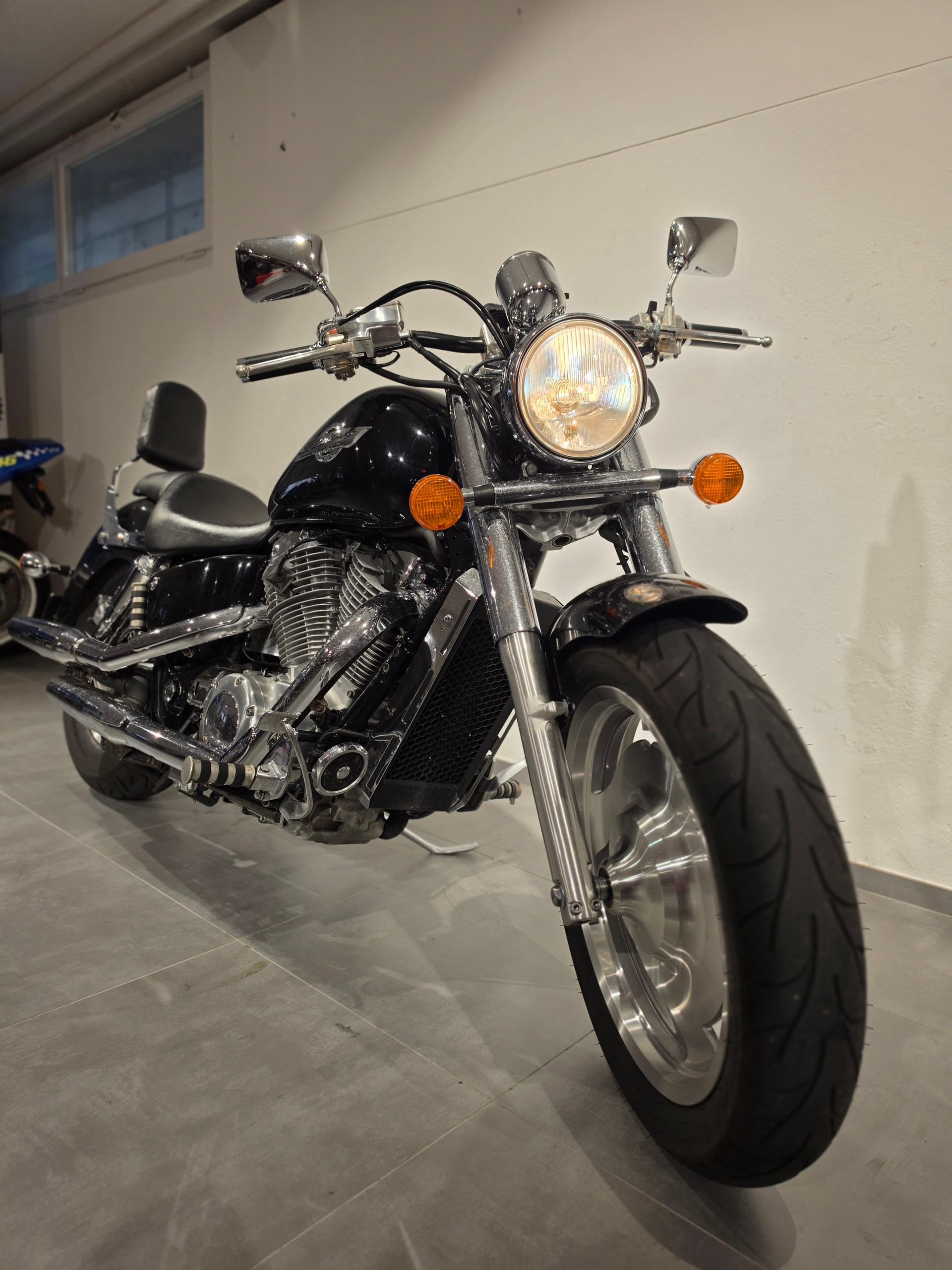 HONDA VT 1100 C2 Y Shadow Sabre-image-2
