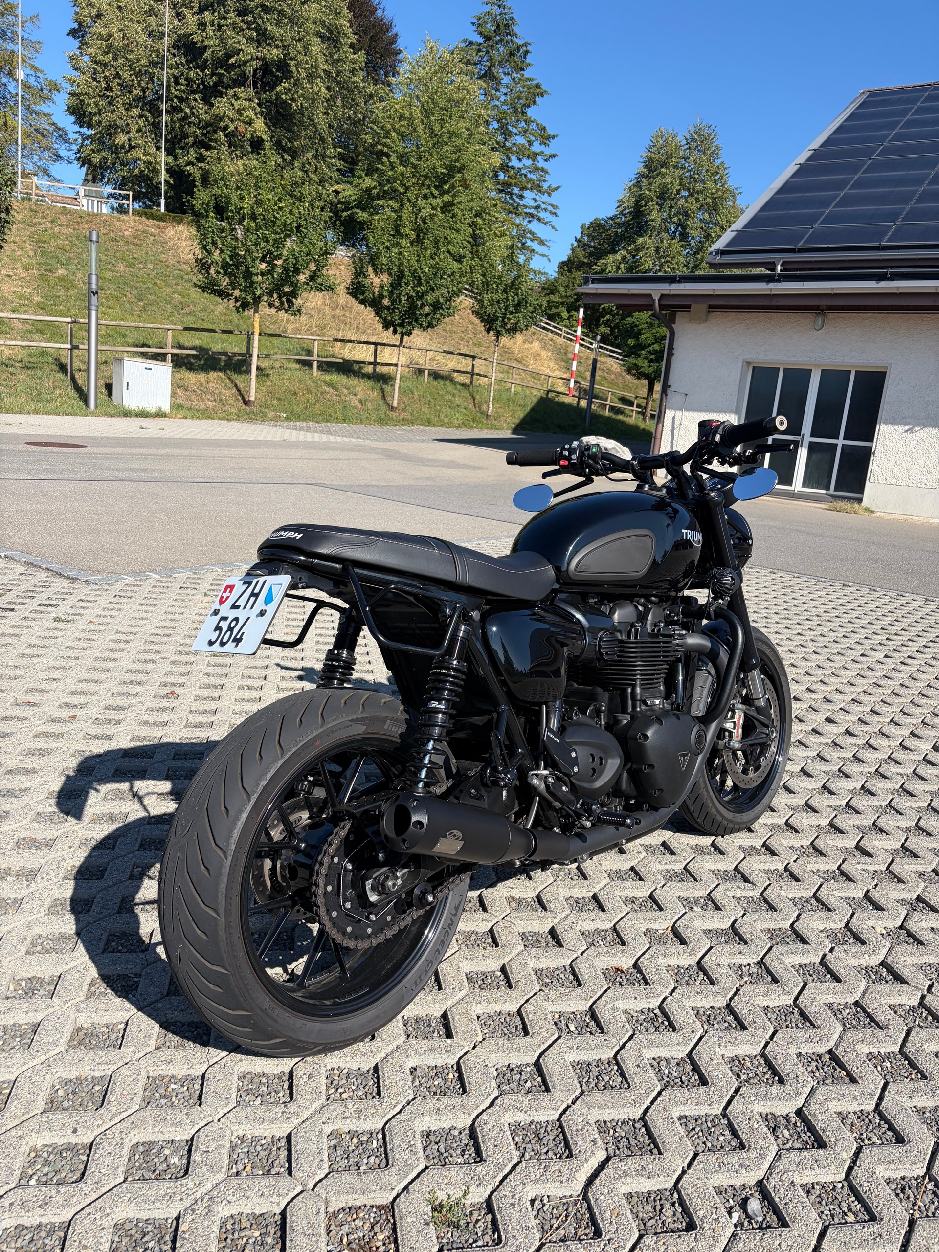 TRIUMPH Speed Twin 1200-image-2
