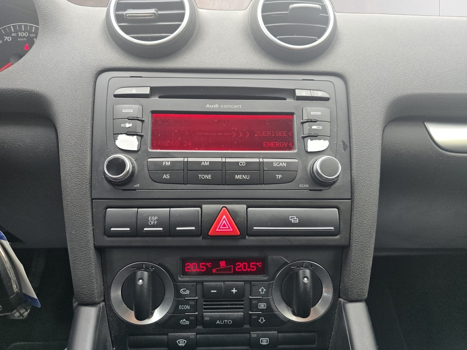 AUDI A3 Sportback 1.8 Turbo FSI Attraction-image-10