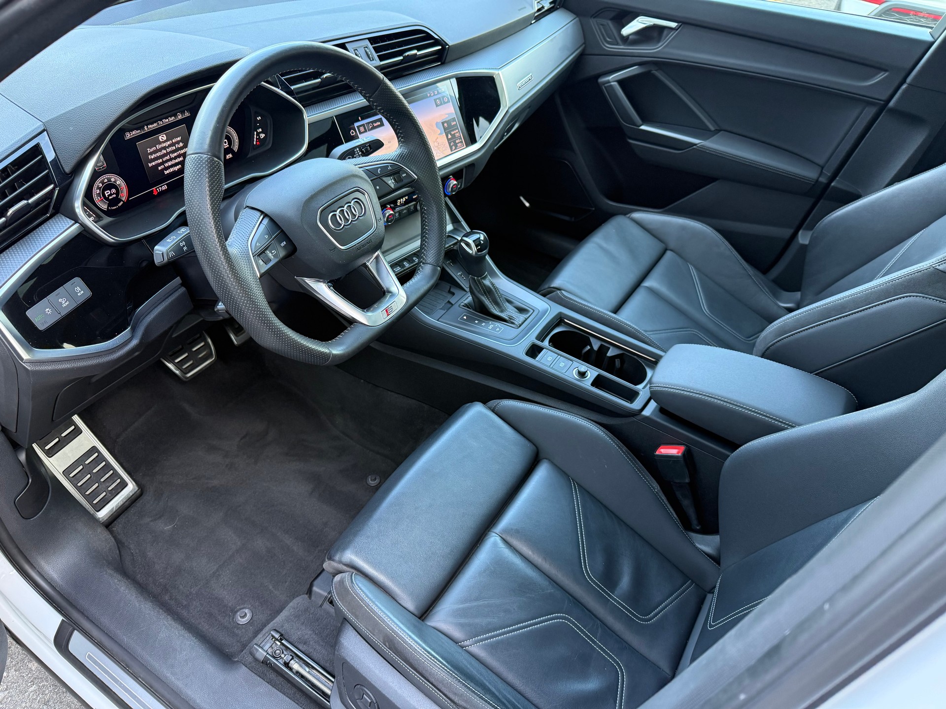 AUDI Q3 40 TFSI S line quattro S-tronic-image-8