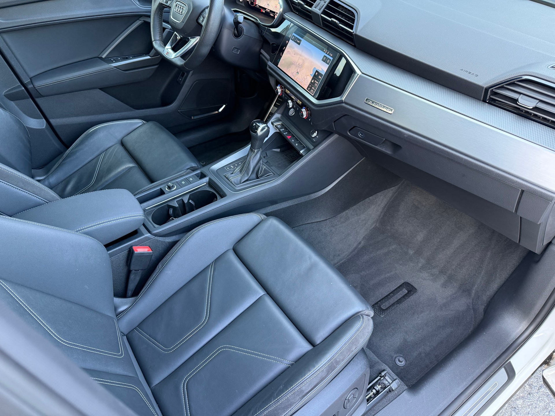 AUDI Q3 40 TFSI S line quattro S-tronic-image-15