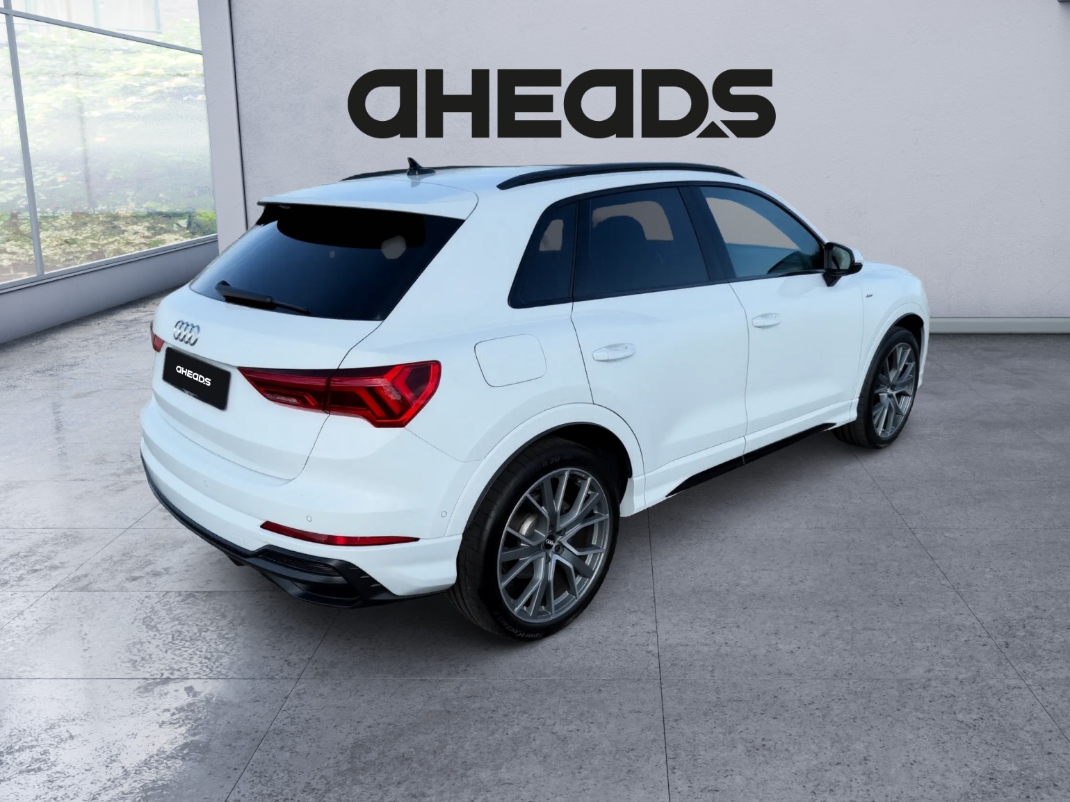 AUDI Q3 40 TFSI S line quattro S-tronic-image-4