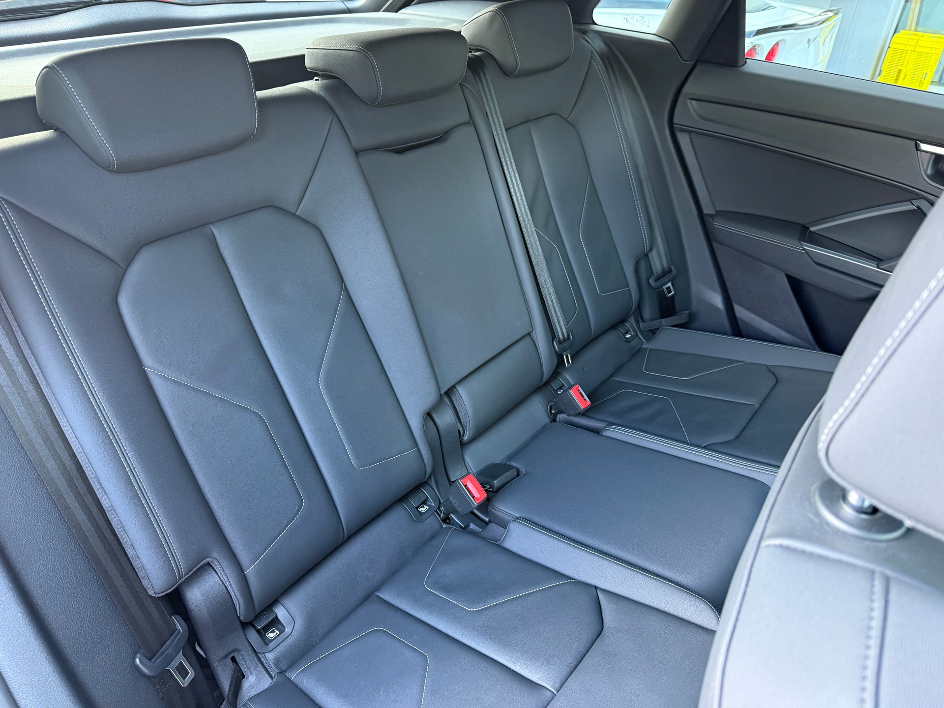 AUDI Q3 40 TFSI S line quattro S-tronic-image-12