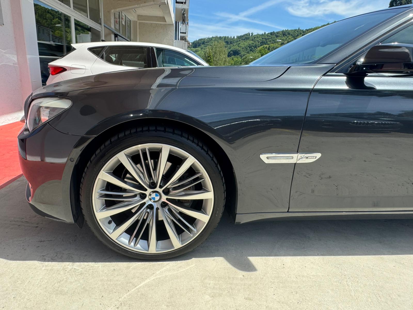 BMW 740d xDrive-image-8