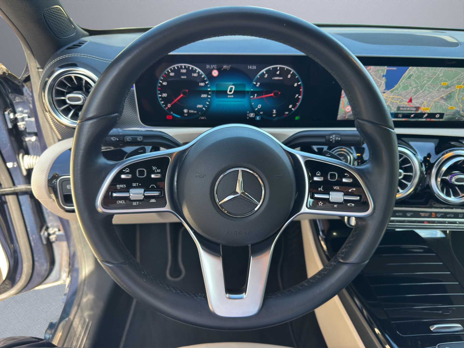 MERCEDES-BENZ A 220 Progressive 7G-DCT 4Matic-image-10