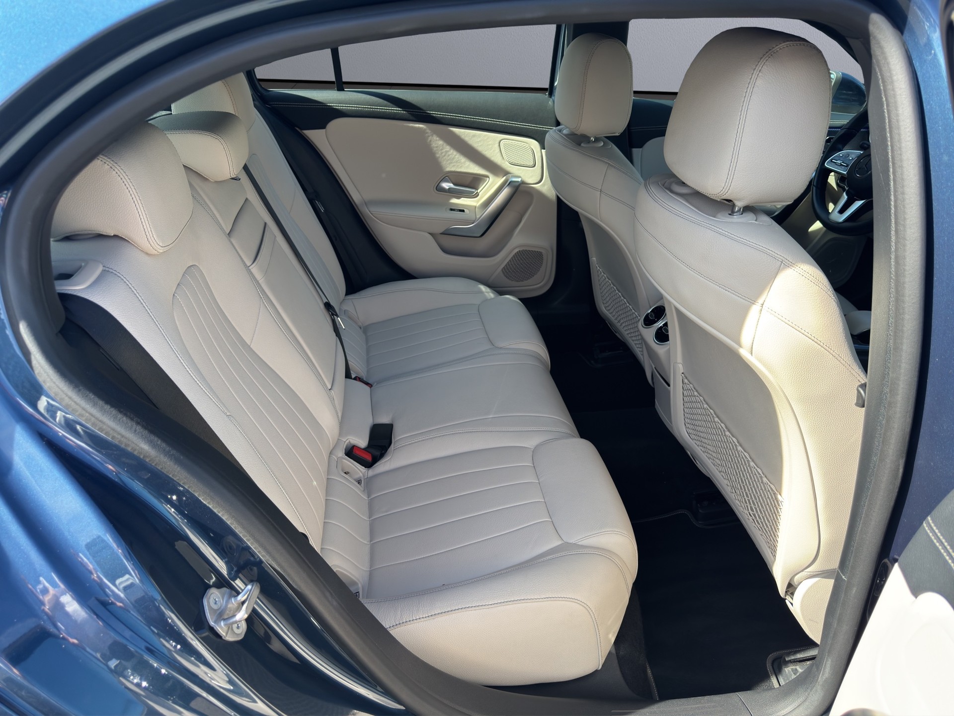 MERCEDES-BENZ A 220 Progressive 7G-DCT 4Matic-image-14
