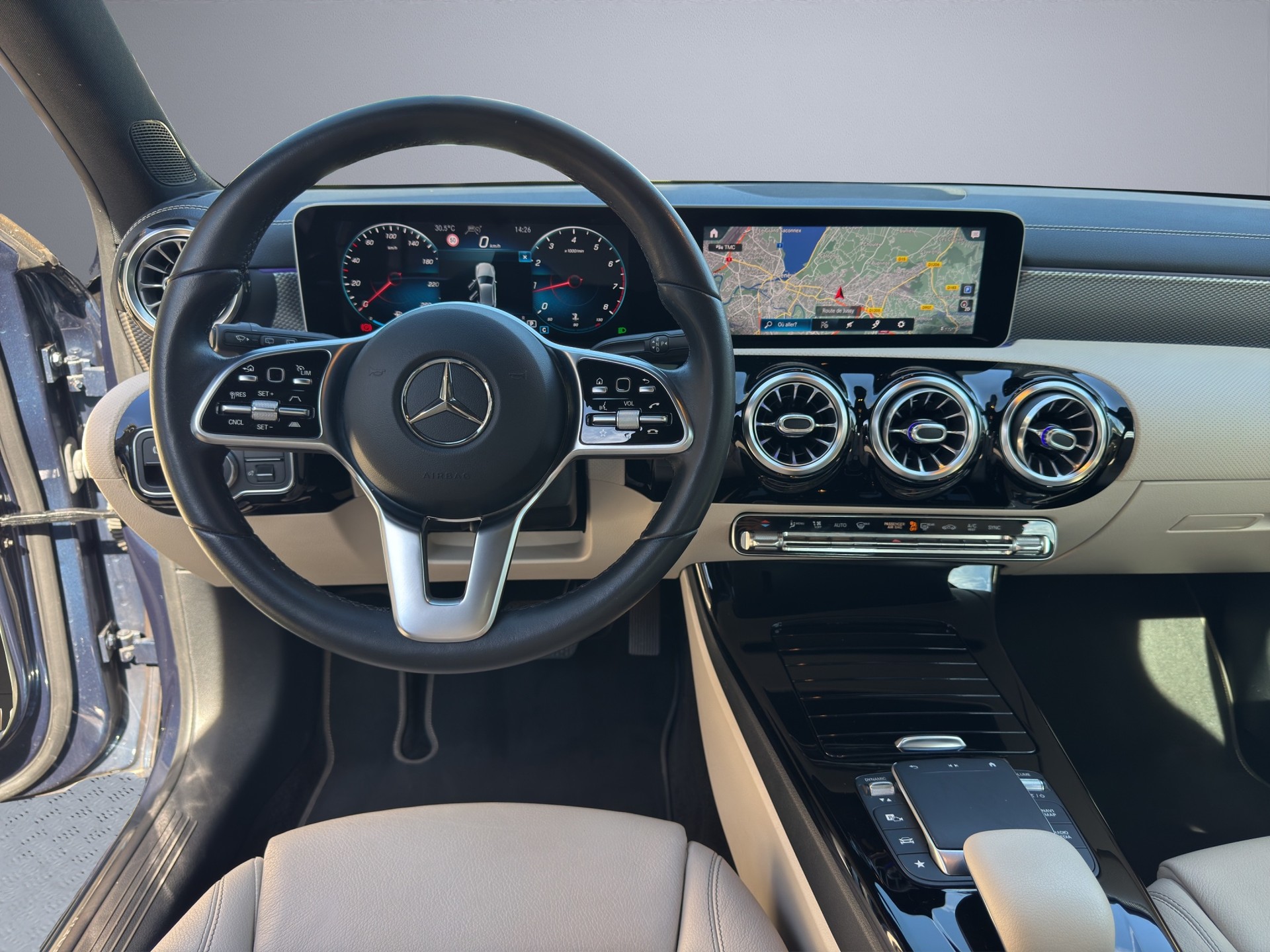 MERCEDES-BENZ A 220 Progressive 7G-DCT 4Matic-image-11