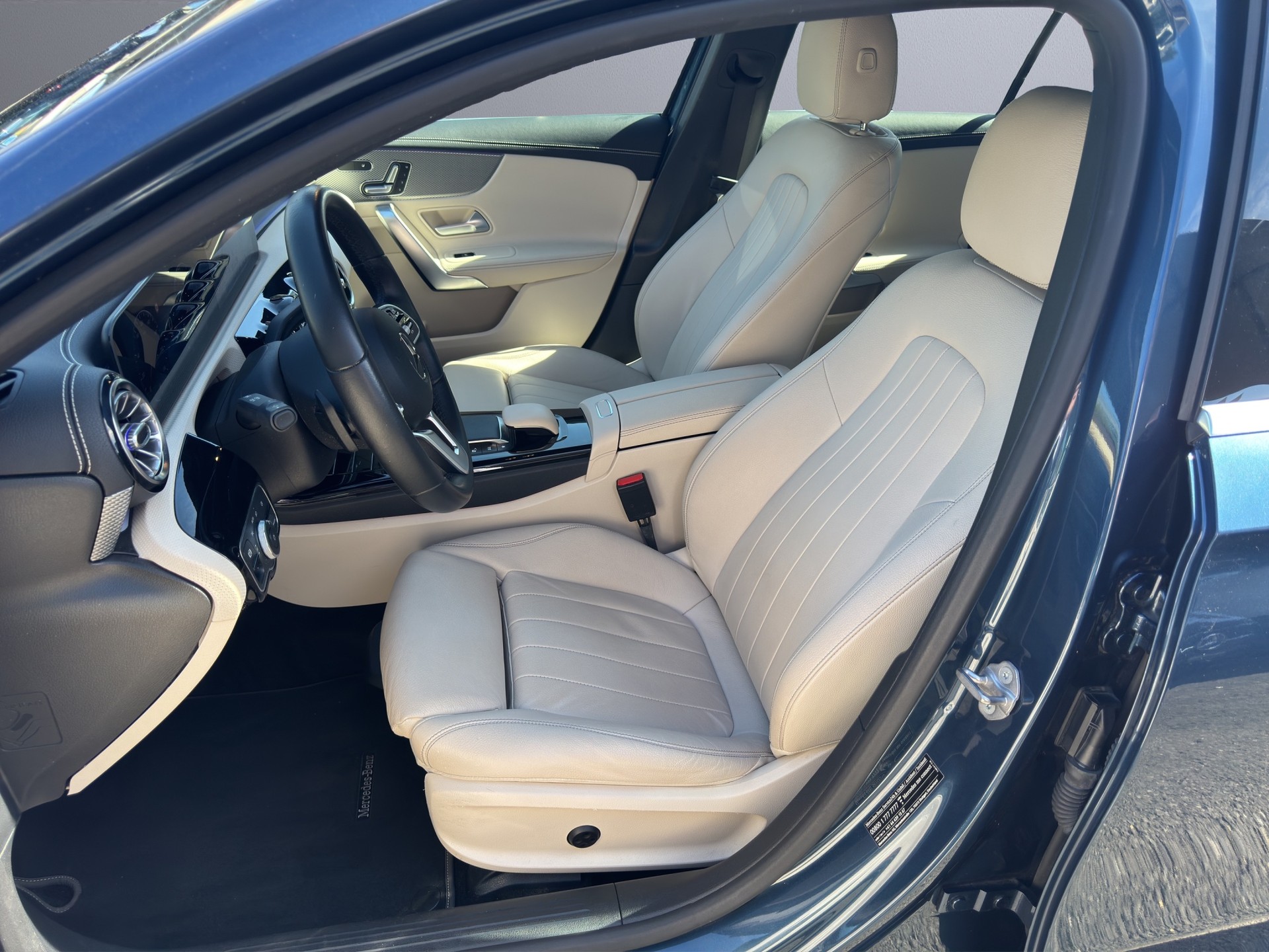 MERCEDES-BENZ A 220 Progressive 7G-DCT 4Matic-image-9