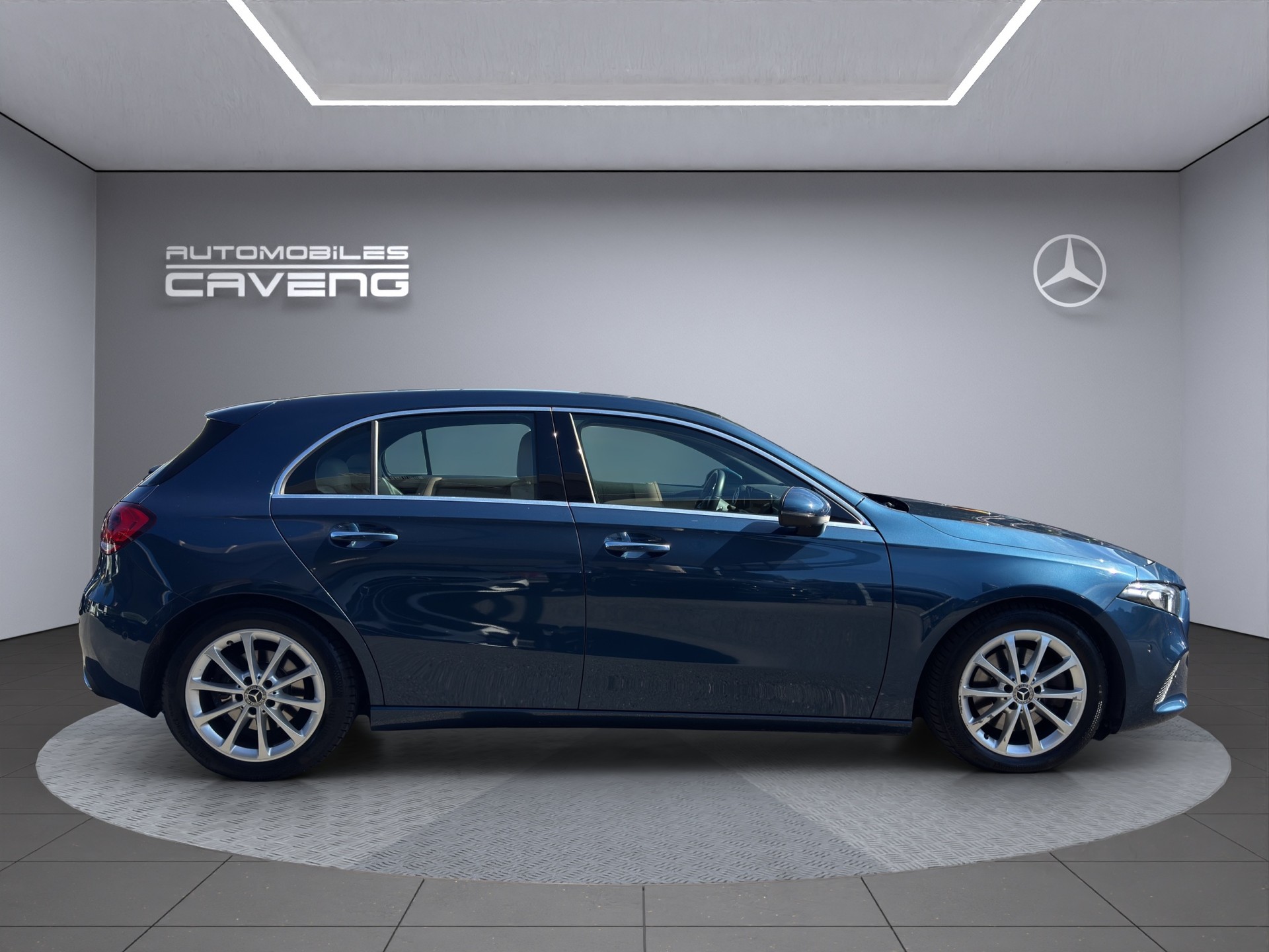 MERCEDES-BENZ A 220 Progressive 7G-DCT 4Matic-image-5