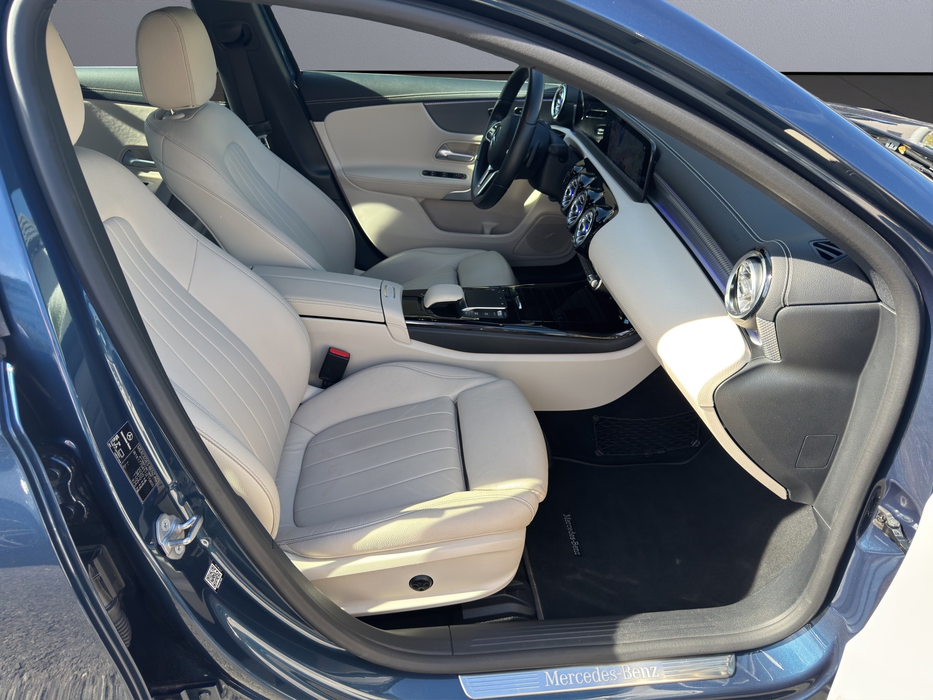 MERCEDES-BENZ A 220 Progressive 7G-DCT 4Matic-image-13