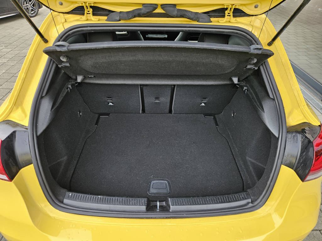 MERCEDES-BENZ A 200 4Matic AMG Line-showroom-element-3