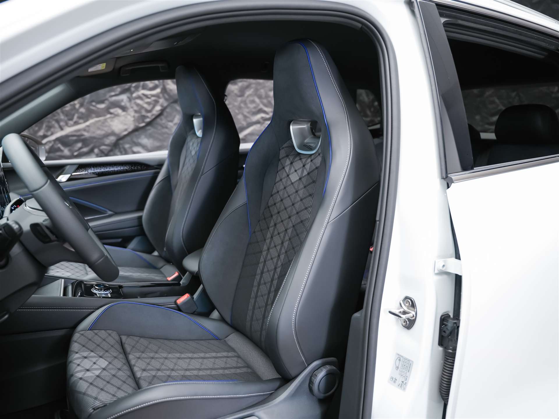 VW Tiguan 1.5 TSI evo2 mHEV R-Line DSG *Abstandsregler*Massage*Lenkradheizung*-image-8