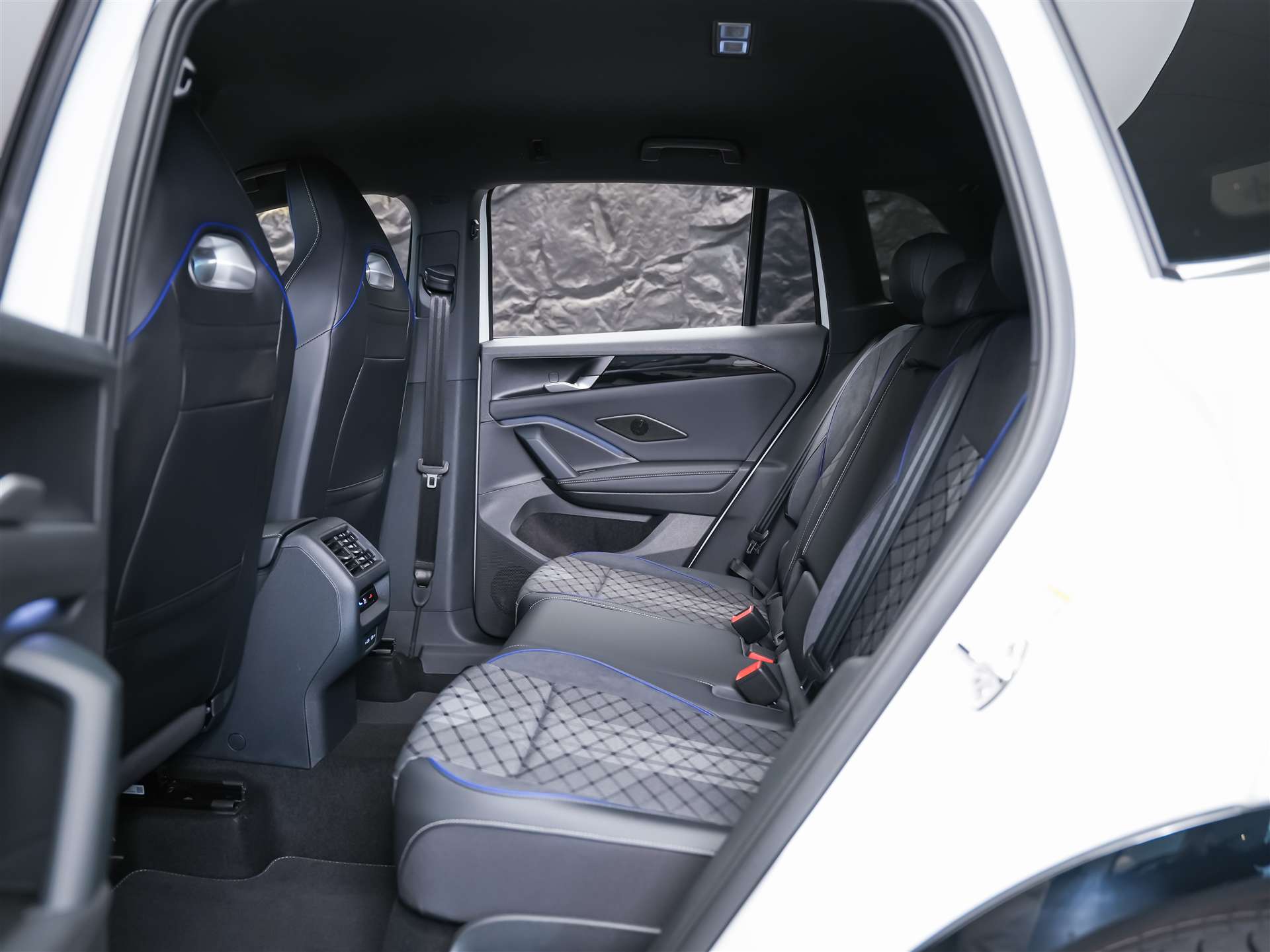 VW Tiguan 1.5 TSI evo2 mHEV R-Line DSG *Abstandsregler*Massage*Lenkradheizung*-image-12