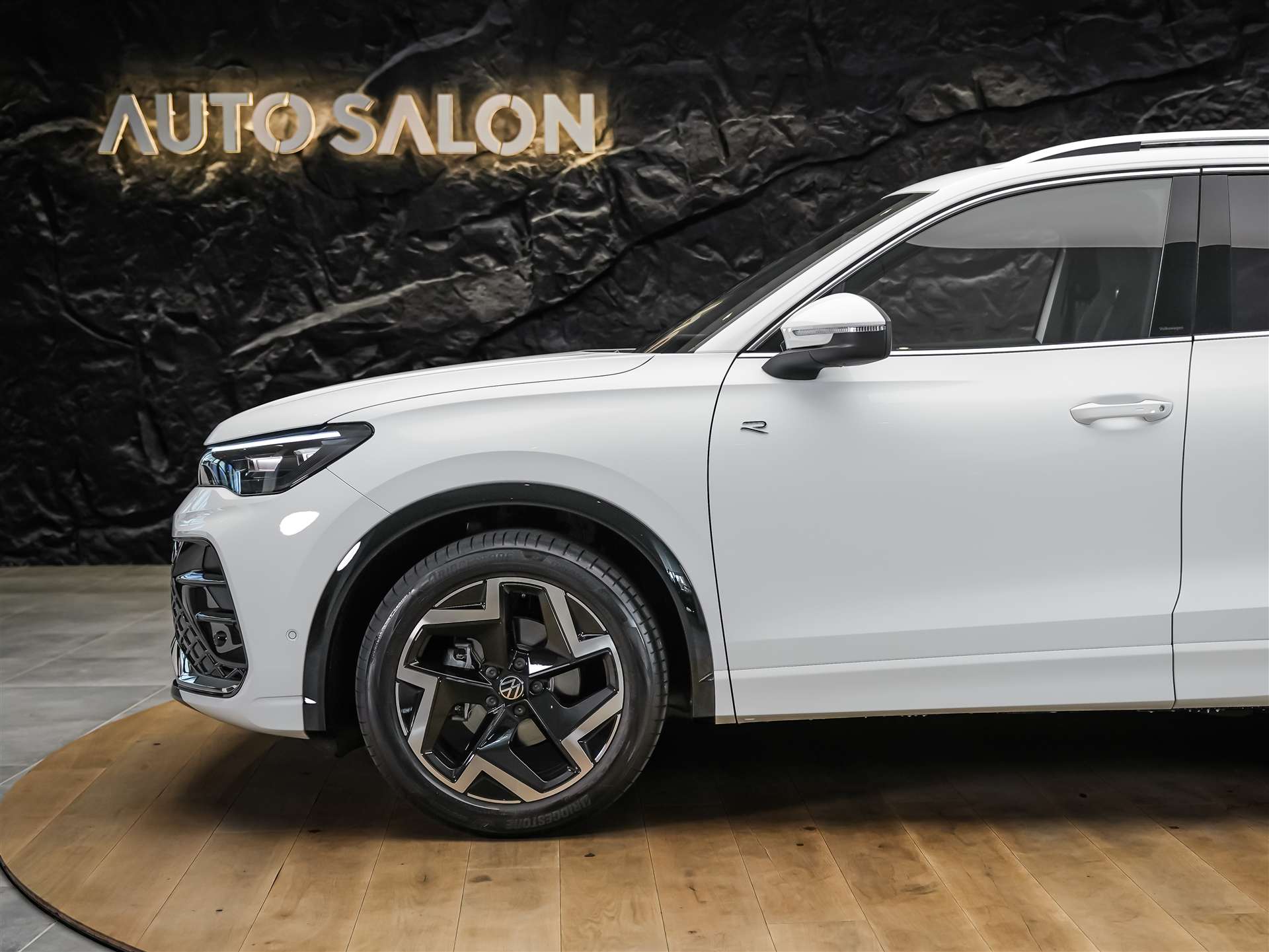 VW Tiguan 1.5 TSI evo2 mHEV R-Line DSG *Abstandsregler*Massage*Lenkradheizung*-image-16