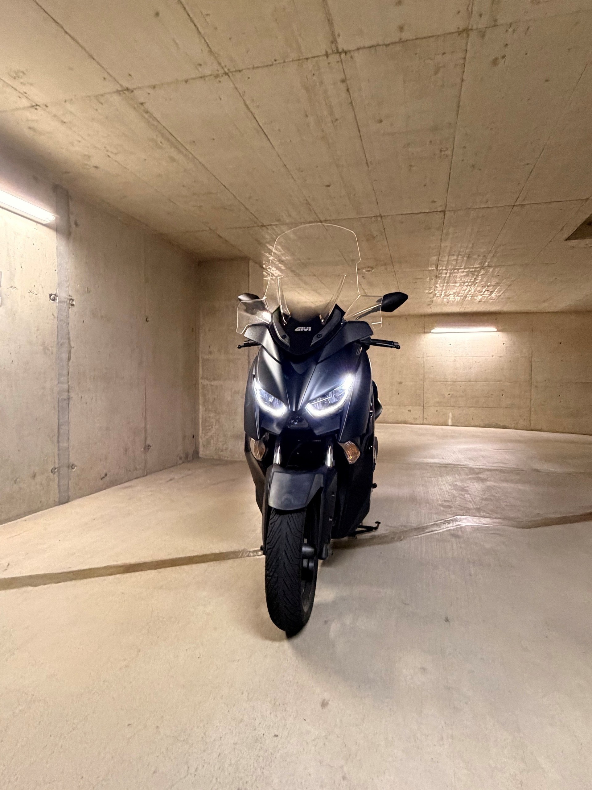 YAMAHA X-Max 300 Iron Max ABS-image-3