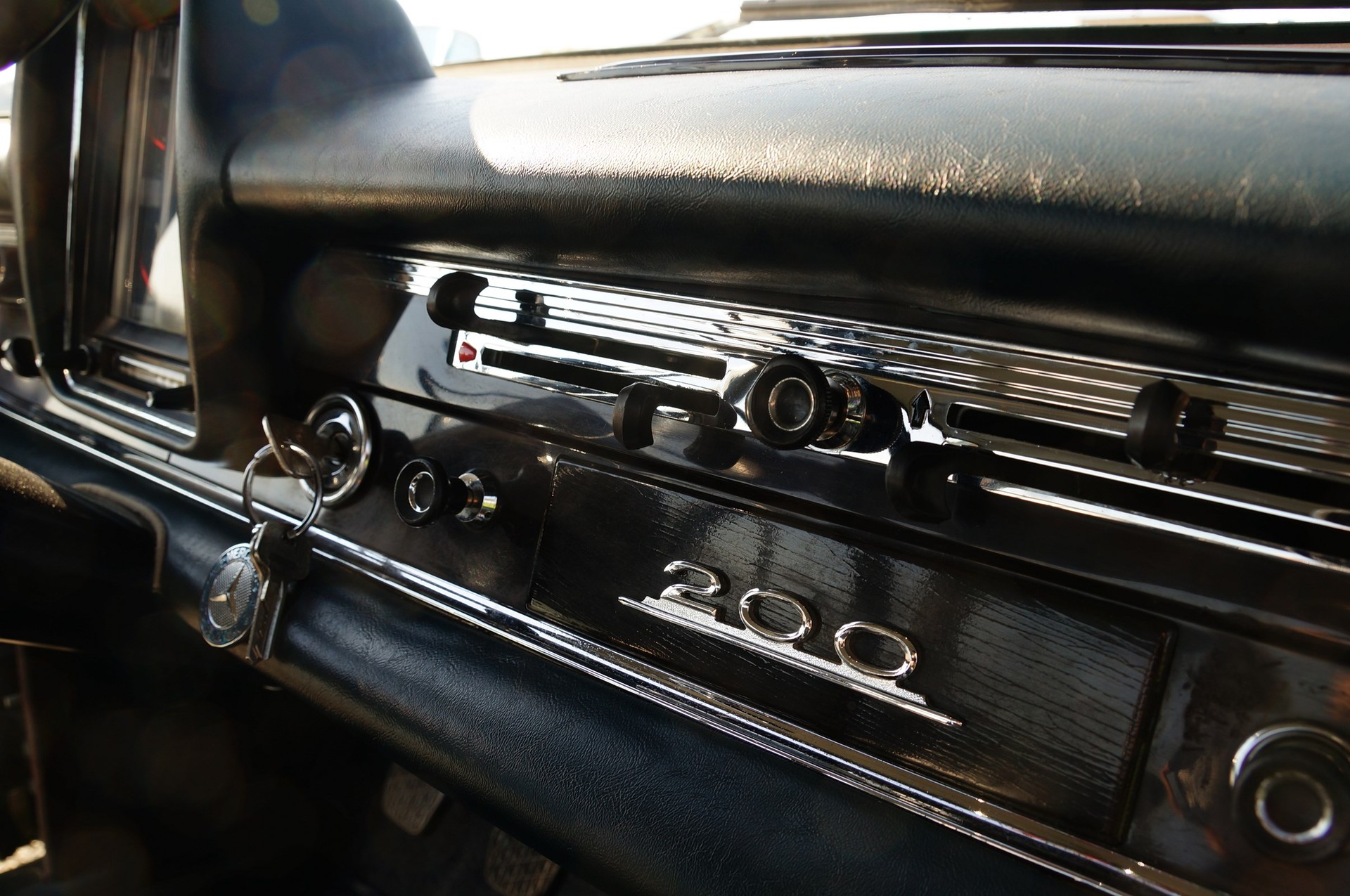 MERCEDES-BENZ 200-image-5