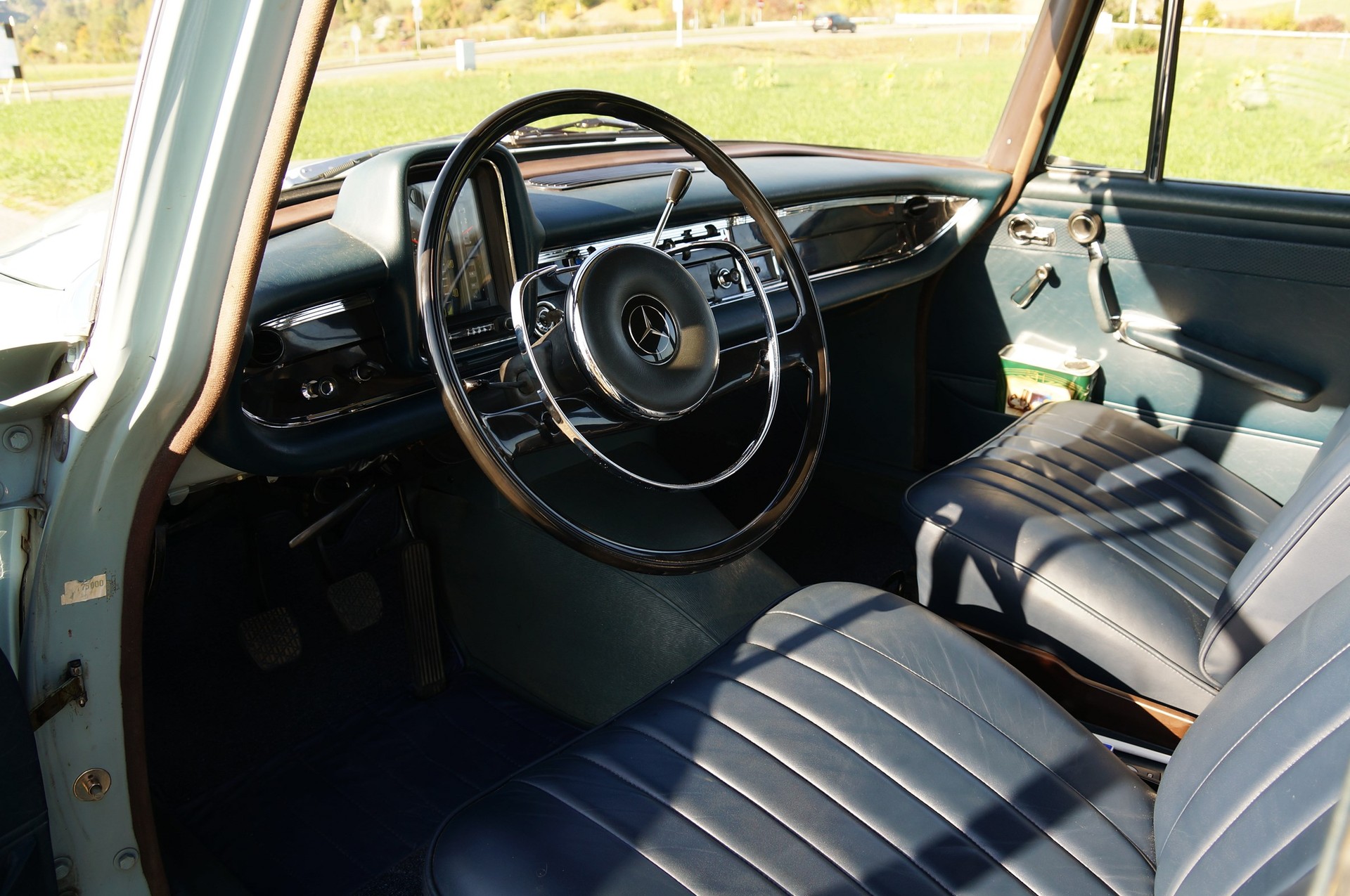 MERCEDES-BENZ 200-image-3