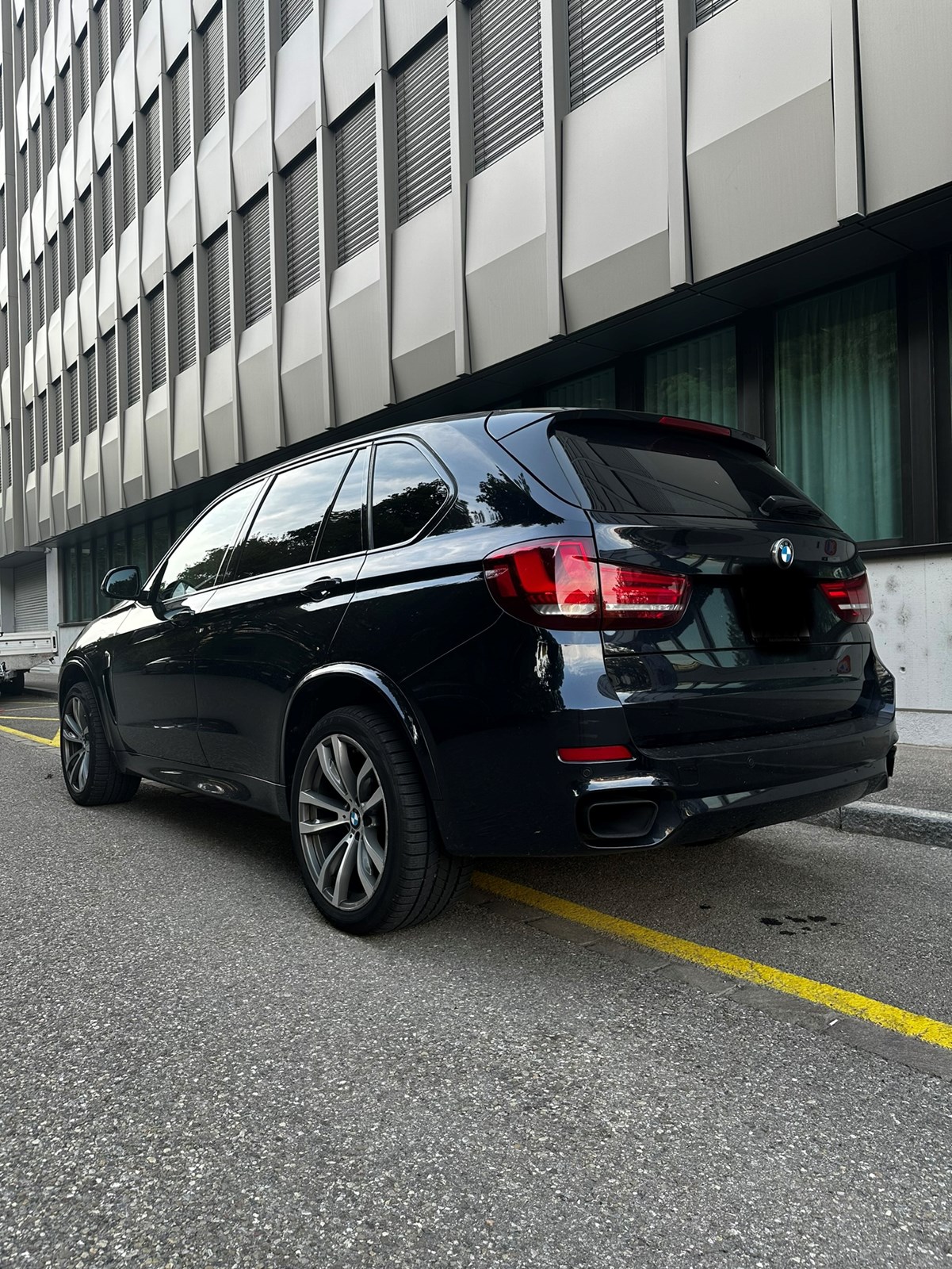 BMW X5M-image-5