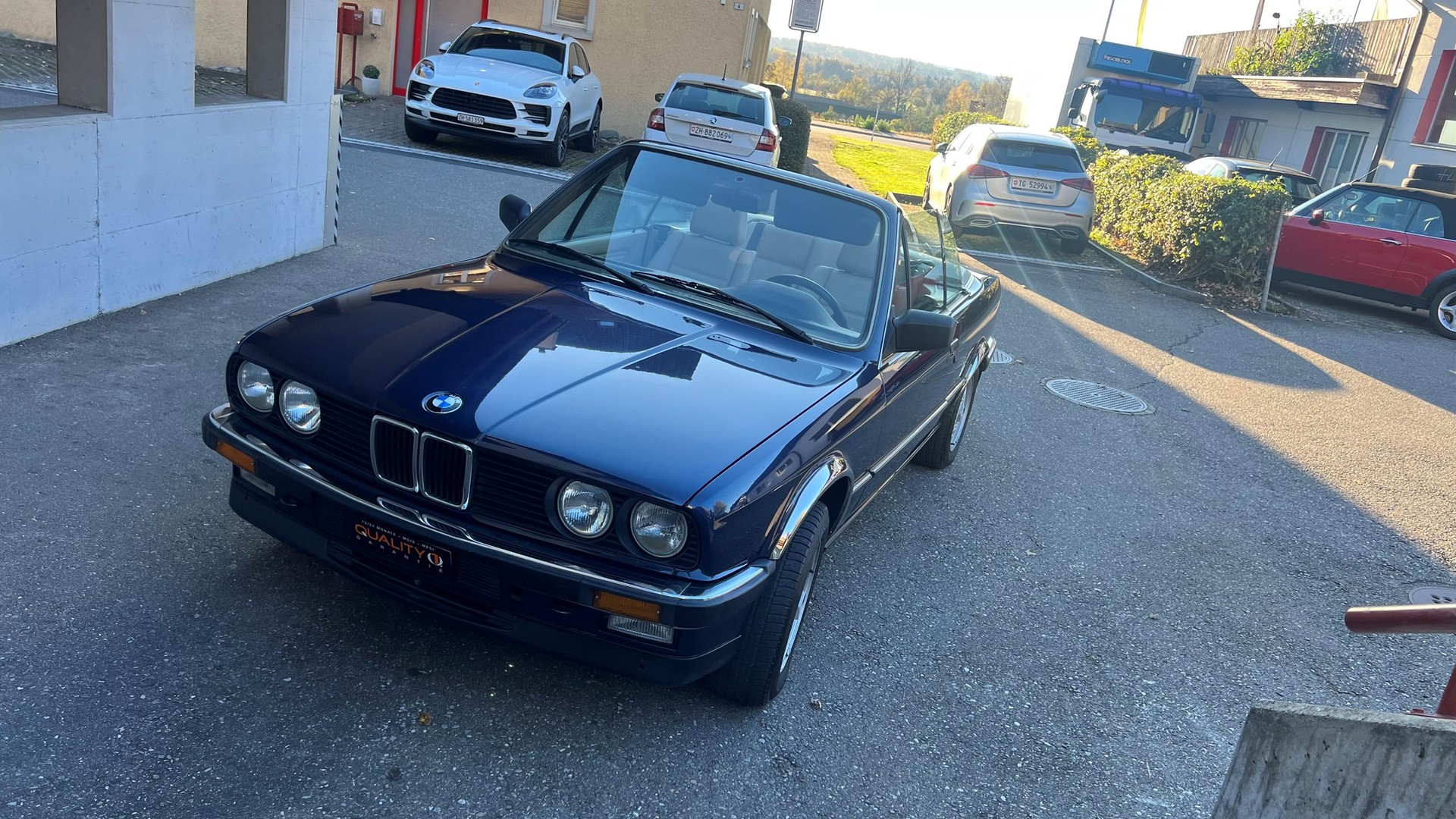 BMW 325i A Cabrio-showroom-element-1