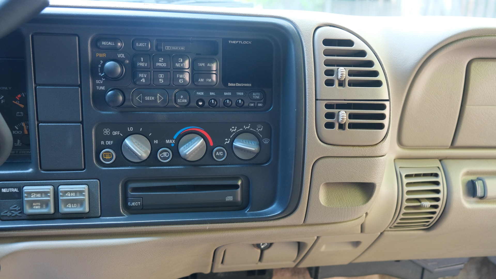 CHEVROLET Suburban 1500 LT  ***VENDU***-image-11