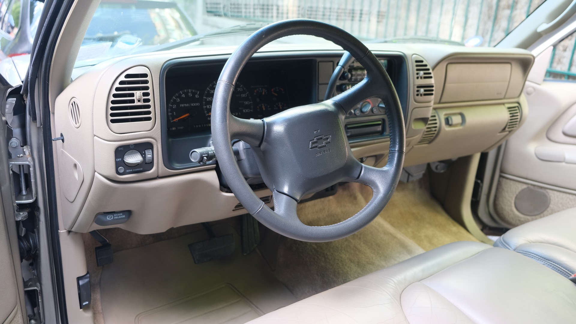 CHEVROLET Suburban 1500 LT  ***VENDU***-image-9