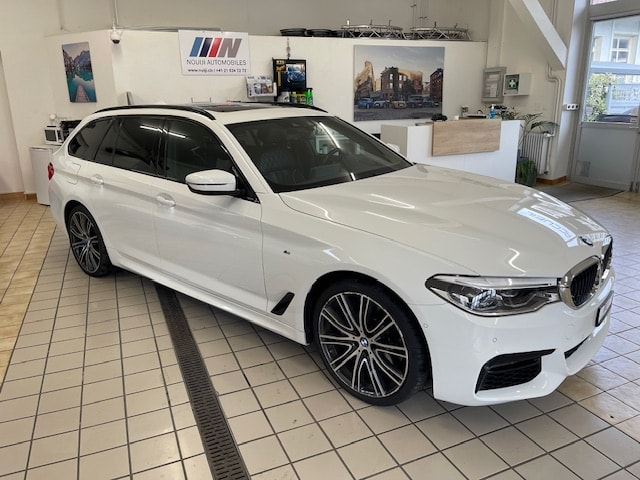 BMW 540i xDrive Touring M Sport-showroom-element-2