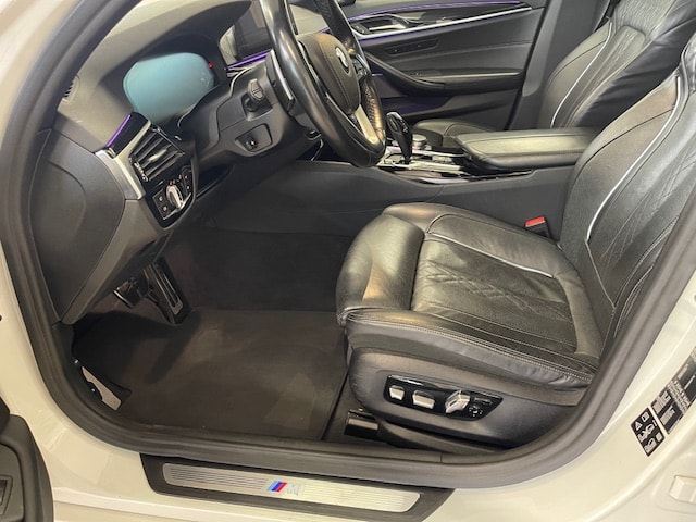 BMW 540i xDrive Touring M Sport-image-8