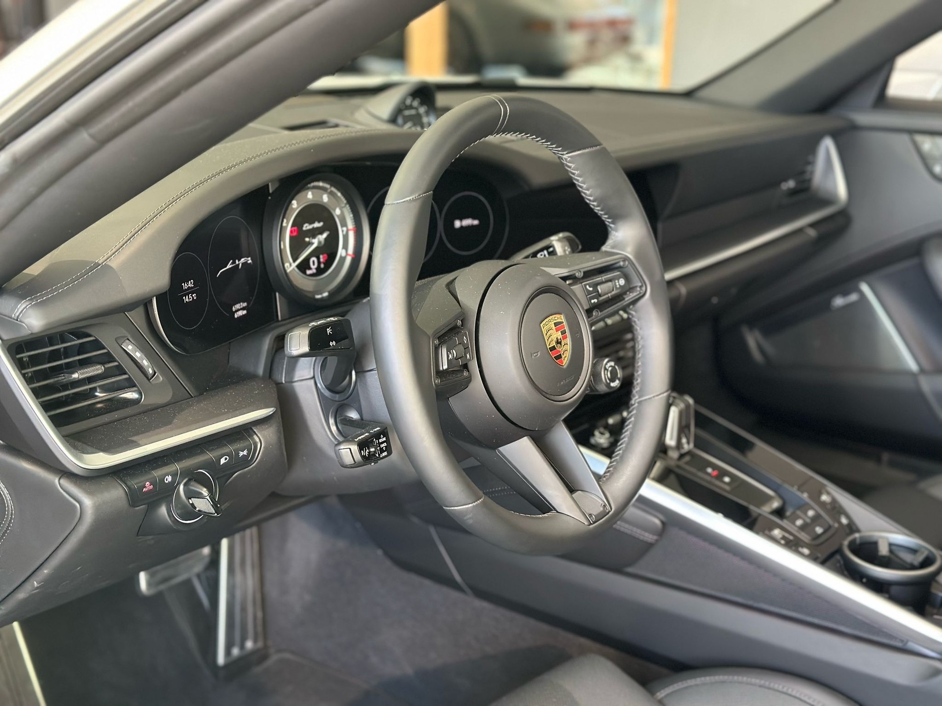 PORSCHE 911 Turbo Cabriolet PDK-image-11