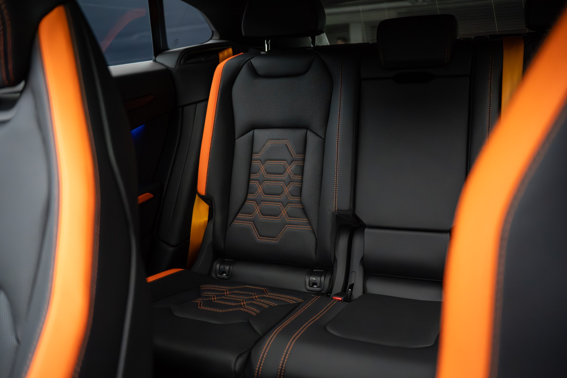 LAMBORGHINI URUS SE-image-11