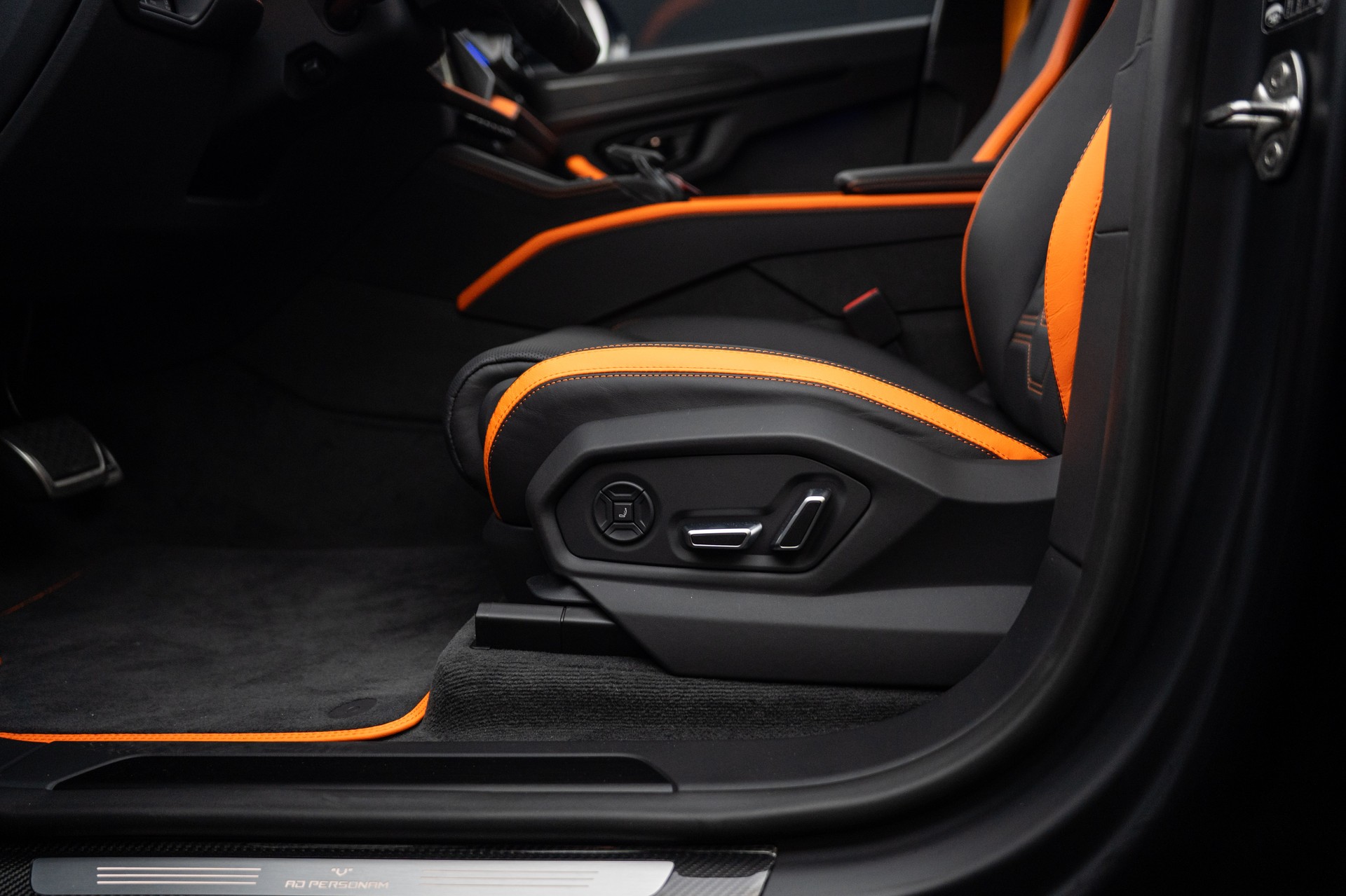 LAMBORGHINI URUS SE-image-4