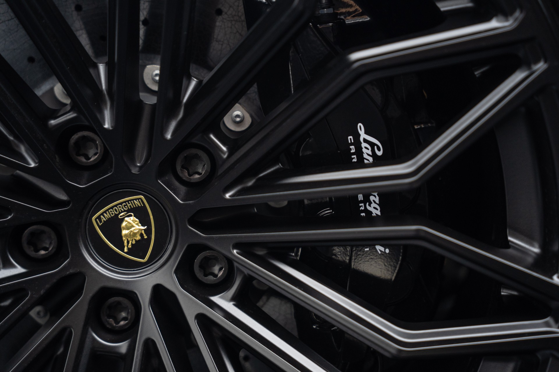 LAMBORGHINI URUS SE-image-16