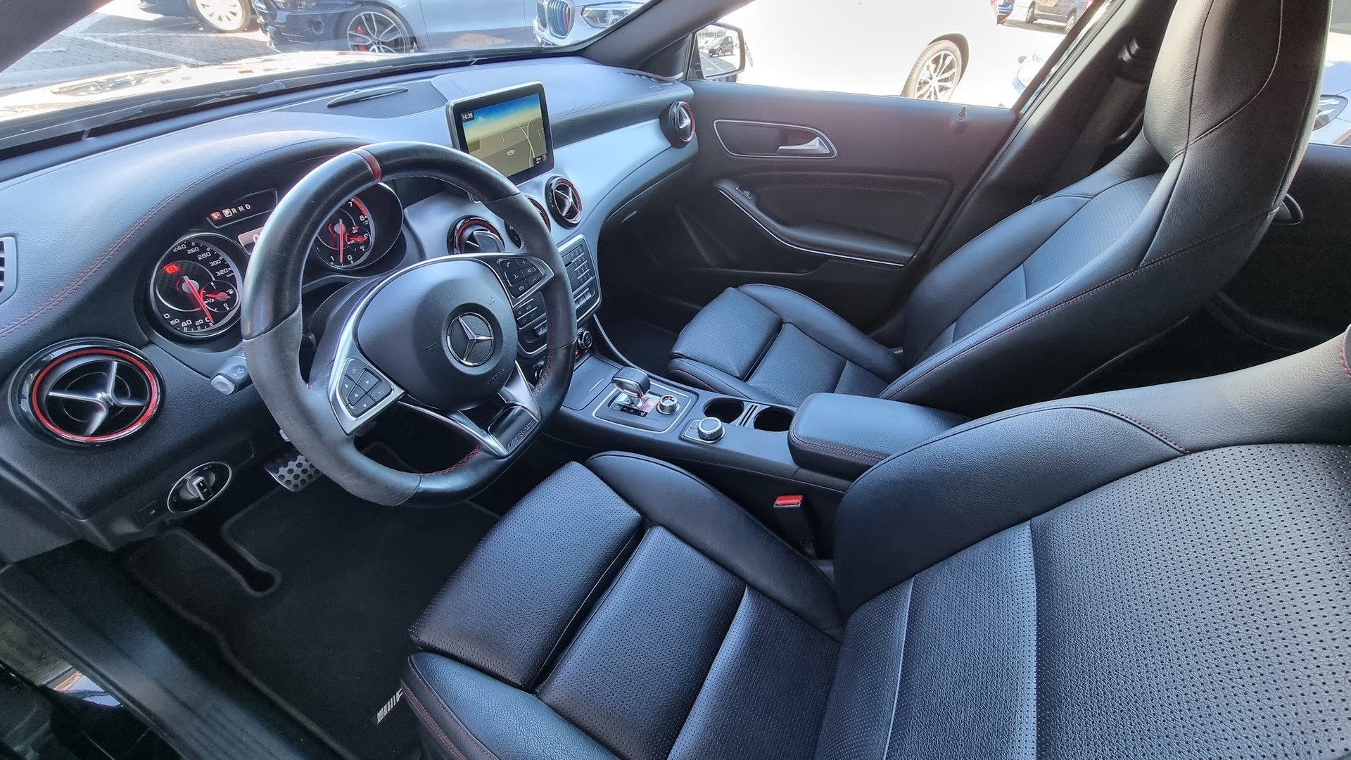 MERCEDES-BENZ GLA 45 AMG 4Matic 7G-DCT-image-9