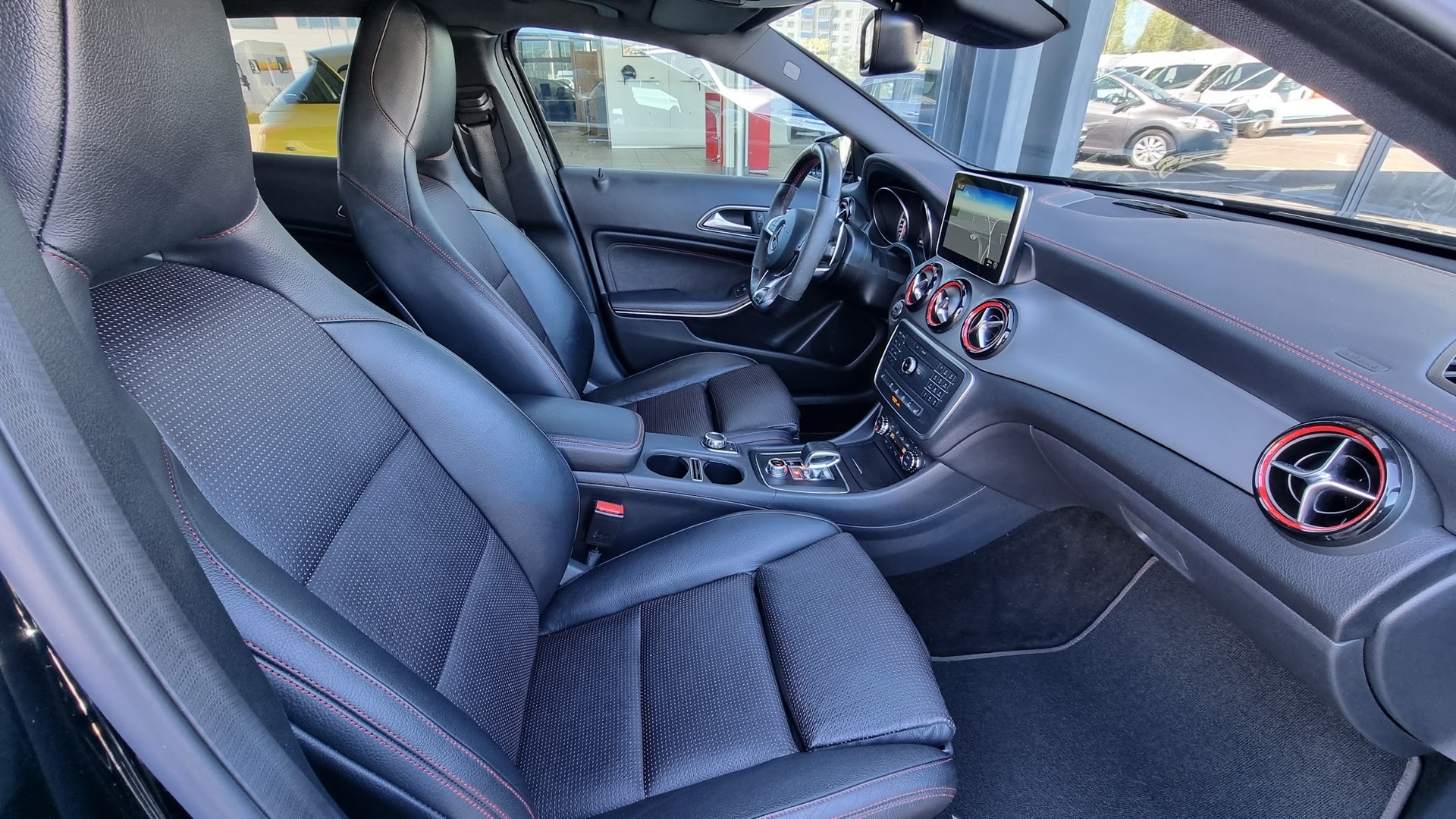 MERCEDES-BENZ GLA 45 AMG 4Matic 7G-DCT-image-8