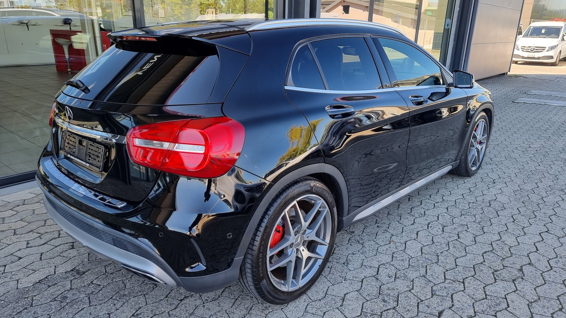 MERCEDES-BENZ GLA 45 AMG 4Matic 7G-DCT-image-6
